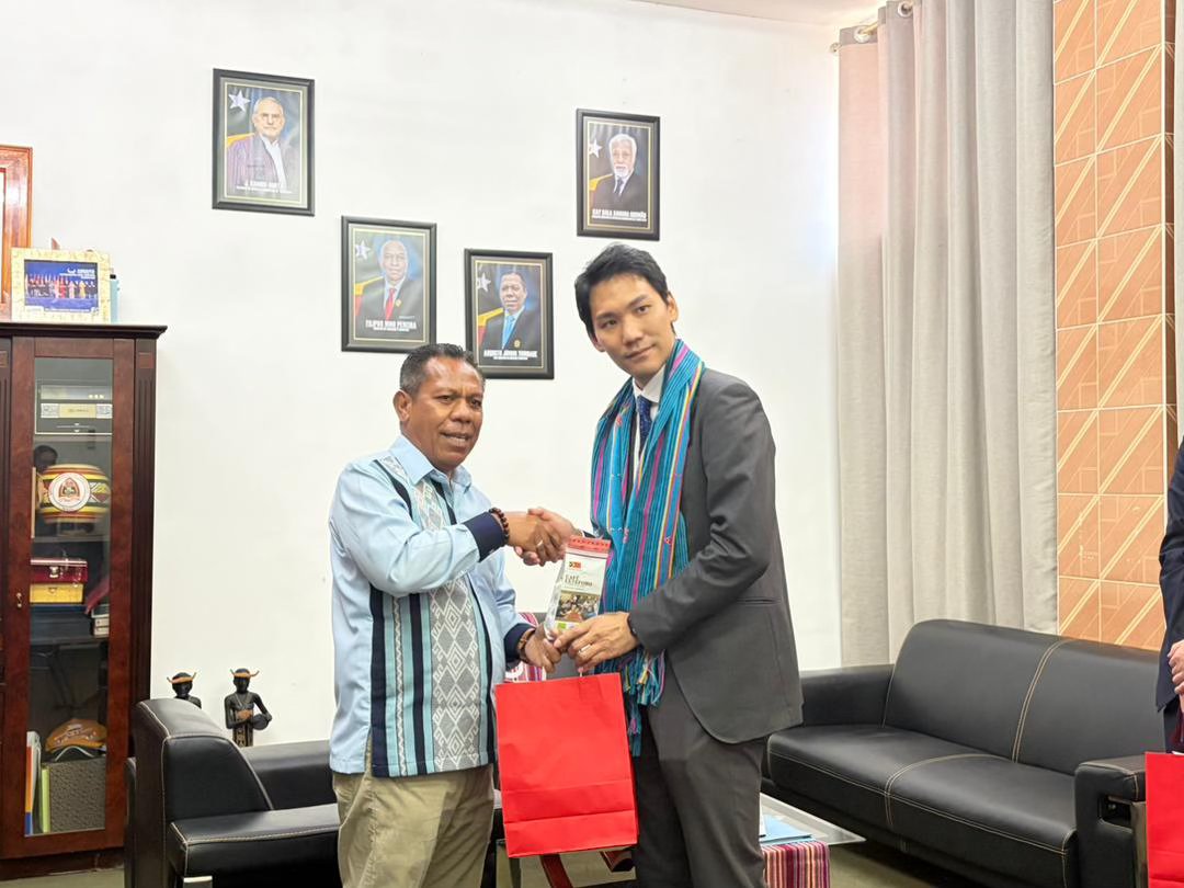 𝐕𝐢𝐜𝐞-𝐌𝐢𝐧𝐢𝐬𝐭𝐫𝐮 𝐊𝐨𝐦𝐞́𝐫𝐬𝐢𝐮 𝐧𝐨 𝐈𝐧𝐝𝐮́𝐬𝐭𝐫𝐢𝐚 𝐬𝐢𝐦𝐮 𝐯𝐢𝐳𝐢𝐭𝐚 𝐤𝐨𝐫𝐭𝐞𝐬𝐢𝐚 𝐡𝐮𝐬𝐢 𝐉𝐄𝐓𝐑𝐎