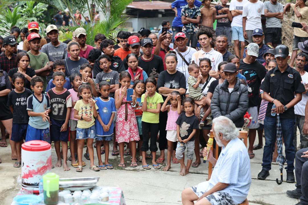 SEATOU HO MOP AKOMPAÑA PM XANANA HALAO VIZITA HODI HAREE KONDISAUN ESTRADA IHA ÁREA BEKAE