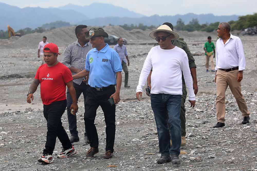 MINISTRU MAPPF MARCOS ‘’MAMETA’’ DA CRUZ  OBSERVA KONSTRUSAUN MORU PROTESAUN NO KONDISAUN SIPON IHA MOTA SOMASI