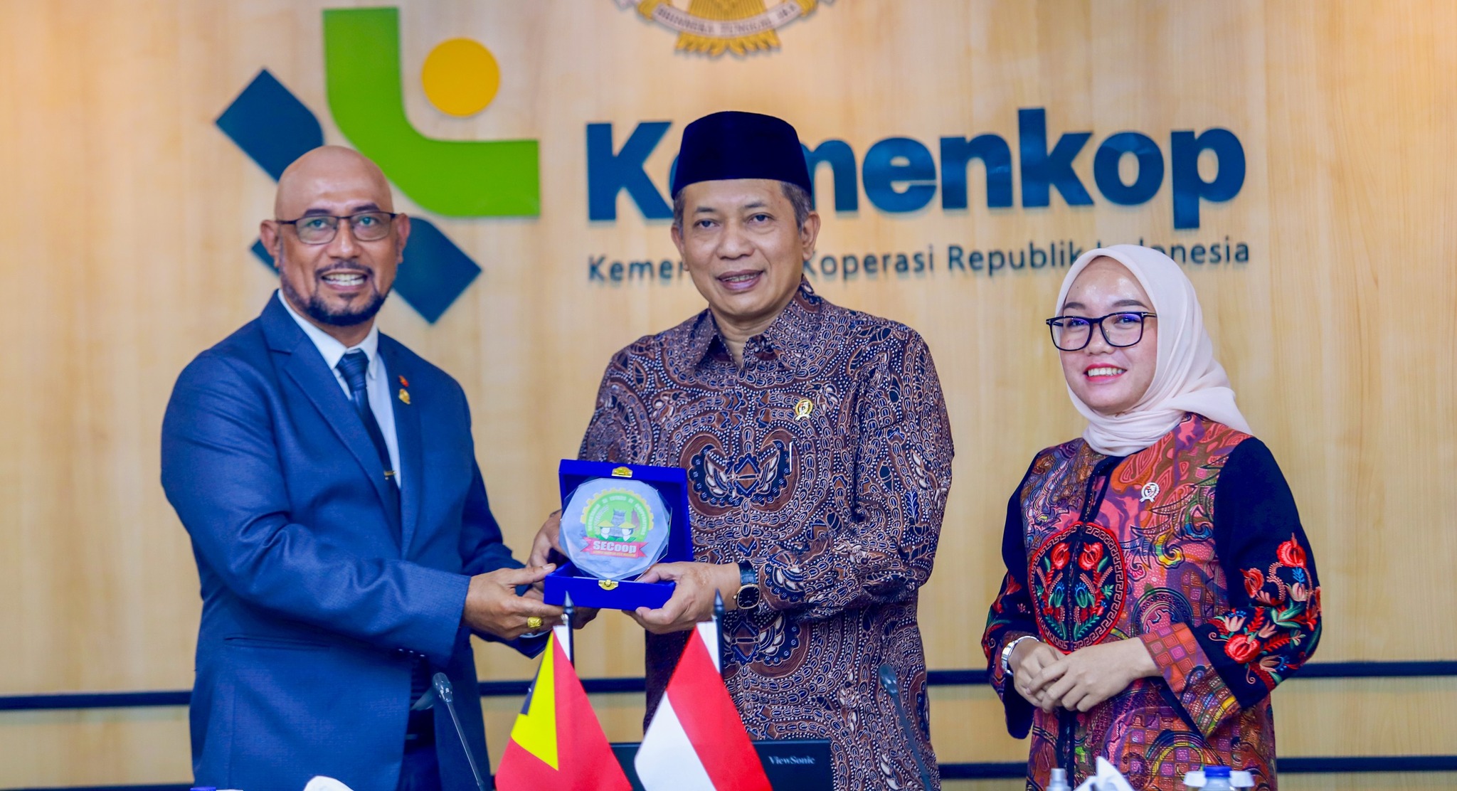 𝗧𝗶𝗺𝗼𝗿-𝗟𝗲𝘀𝘁𝗲 𝗲 𝗜𝗻𝗱𝗼𝗻é𝘀𝗶𝗮 𝗥𝗲𝗳𝗼𝗿𝗰̧𝗮𝗺 𝗮 𝗖𝗼𝗼𝗽𝗲𝗿𝗮𝗰̧𝗮̃𝗼 𝗻𝗼 𝗗𝗲𝘀𝗲𝗻𝘃𝗼𝗹𝘃𝗶𝗺𝗲𝗻𝘁𝗼 𝗖𝗼𝗼𝗽𝗲𝗿𝗮𝘁𝗶𝘃𝗼"