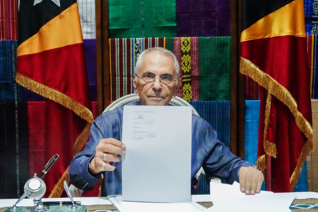 DEKLARASAUN HUSI PREZIDENTE REPÚBLIKA BAINHIRA PROMULGA PROJETU LEI NE’EBÉ REVOGA PENSAUN VITALISIA NO PRIVILÉJIU SIRA SELUK NE'EBÉ FÓ BA EIS-DEPUTADU SIRA, EIS-MEMBRU GOVERNU SIRA NO EIS-TITULAR ÓRGAUN SOBERANIA SIRA