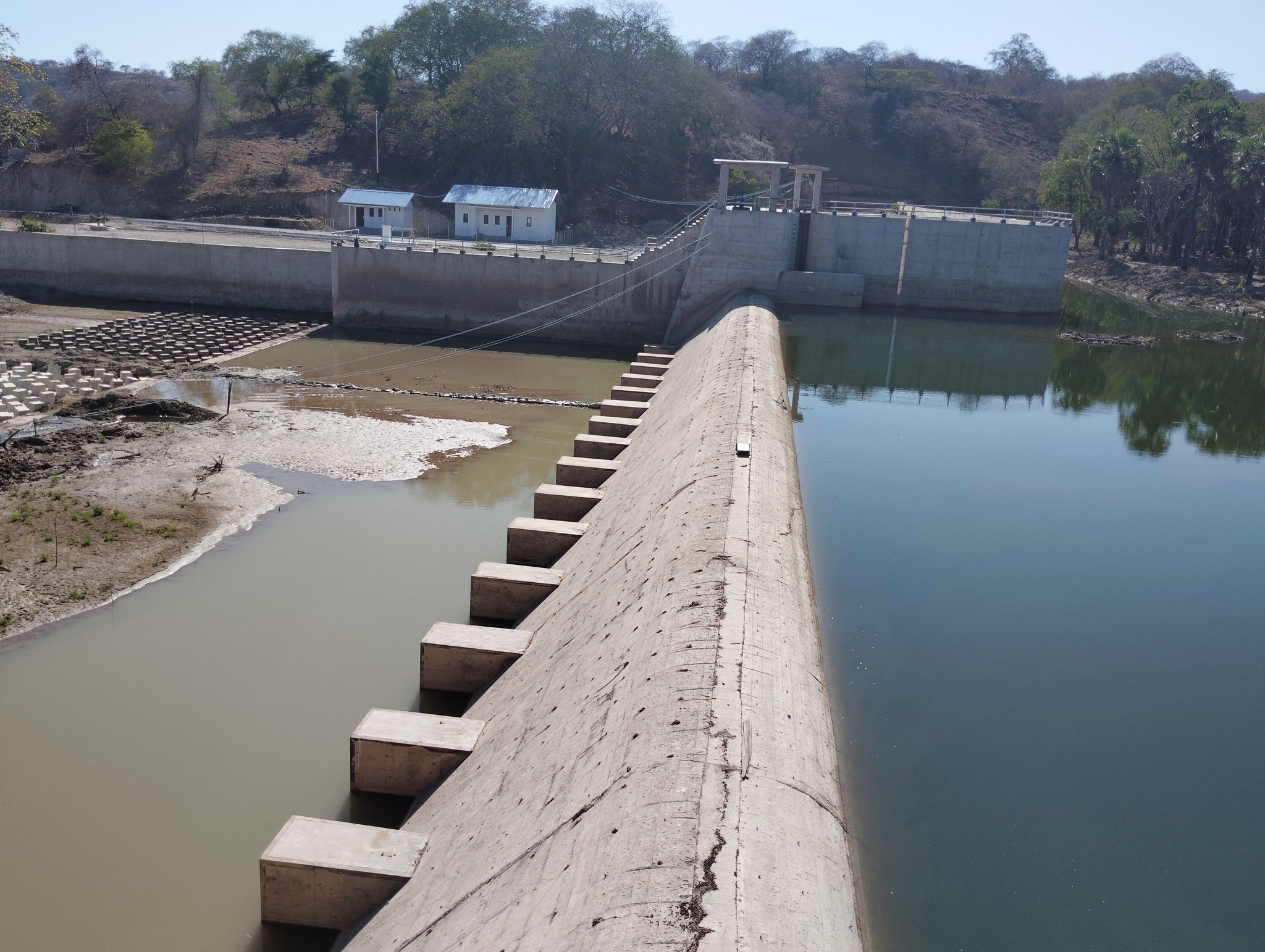 KONSTRUSAUN ESKEMA IRRIGASASUN LAIVAI ATINJI ONA 95%