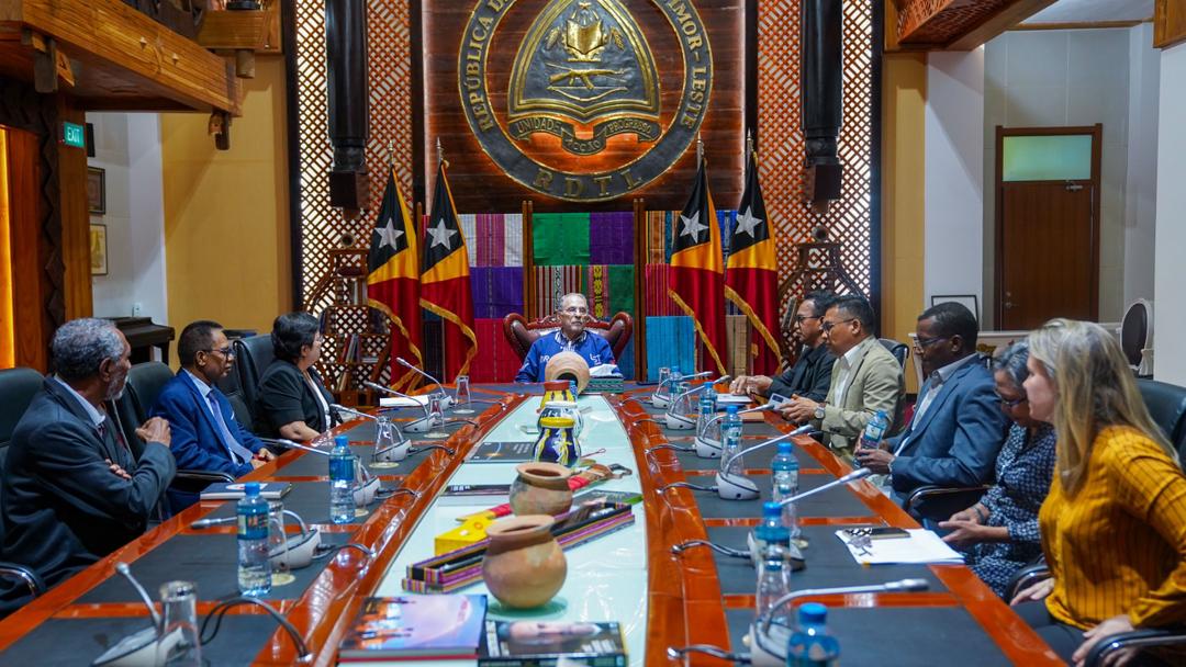 𝗗Í𝗟𝗜, 𝗠𝗝 — 𝗦𝗲𝗴𝘂𝗻𝗱𝗮-𝗳𝗲𝗶𝗿𝗮 𝟭𝟱 𝗳𝘂𝗹𝗮𝗻 𝗗𝗲𝘇𝗲𝗺𝗯𝗿𝘂 𝘁𝗶𝗻𝗮𝗻 𝟮𝟬𝟮𝟱, Governu liuhosi Ministru Justisa, Ministru Justisa, Dr. Sérgio de Jesus Fernandes da Costa Hornai, hamutuk ho Prezidente Parlamentu nasionál, Deputada Maria Fernanda Lay 