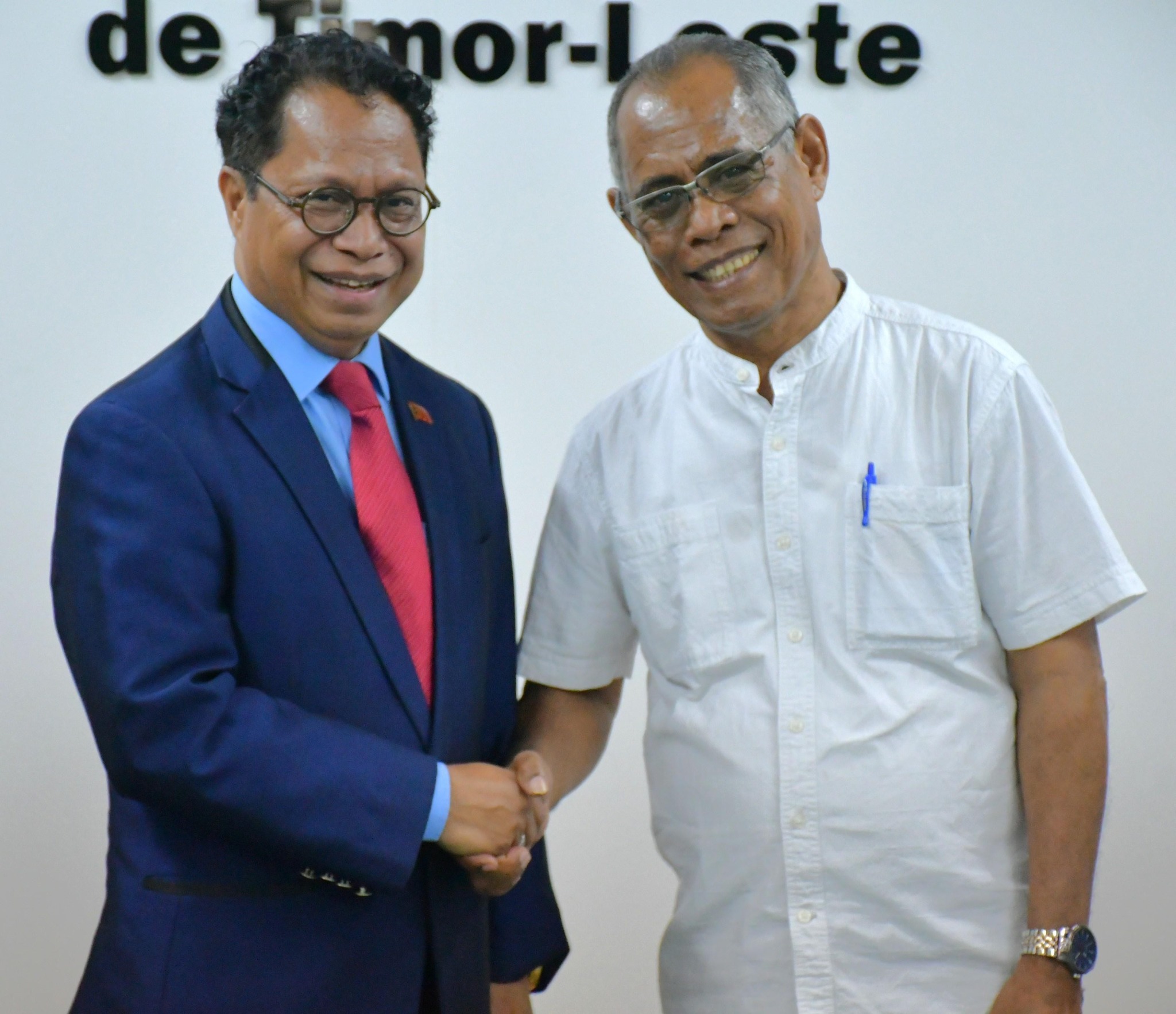 𝐉𝐚𝐤𝐚𝐫𝐭𝐚, 𝟏𝟑𝐭𝐡 𝐎𝐜𝐭𝐨𝐛𝐞𝐫 𝟐𝟎𝟐𝟓 — His Excellency Ambassador 𝐑𝐨𝐛𝐞𝐫𝐭𝐨 𝐒𝐨𝐚𝐫𝐞𝐬 received Director General 𝐌𝐫 𝐒𝐨𝐥𝐨𝐦𝐨𝐧 𝐘𝐚𝐪𝐮𝐢𝐦 of the Ministry of Finance and his team at the Embassy of Timor-Leste in Jakarta.