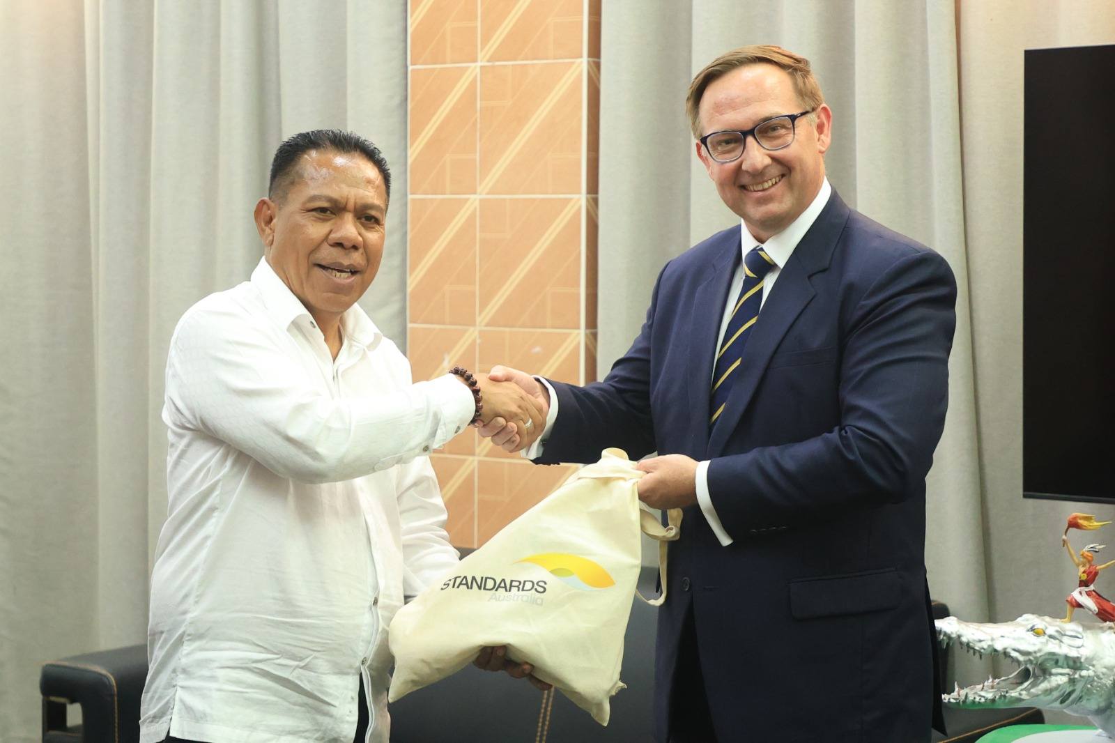 𝐕𝐢𝐬𝐞-𝐌𝐢𝐧𝐢𝐬𝐭𝐫𝐮 𝐊𝐨𝐦𝐞́𝐫𝐬𝐢𝐮 𝐧𝐨 𝐈𝐧𝐝𝐮́𝐬𝐭𝐫𝐢𝐚 𝐑𝐞𝐚𝐟𝐢𝐫𝐦𝐚 𝐊𝐨𝐦𝐩𝐫𝐨𝐦𝐢𝐬𝐮 𝐓𝐢𝐦𝐨𝐫-𝐋𝐞𝐬𝐭𝐞 𝐢𝐡𝐚 𝐈𝐦𝐩𝐥𝐞𝐦𝐞𝐧𝐭𝐚𝐬𝐚𝐮𝐧 𝐊𝐨𝐦𝐢𝐭𝐦𝐞𝐧𝐭𝐮 𝐀𝐒𝐄𝐀𝐍 𝐧𝐨 𝐅𝐨𝐫𝐭𝐚𝐥𝐞𝐬𝐢𝐦𝐞𝐧𝐭𝐮 𝐏𝐚𝐝𝐫𝐚𝐮𝐧 𝐍𝐚𝐬𝐢𝐨𝐧𝐚𝐥