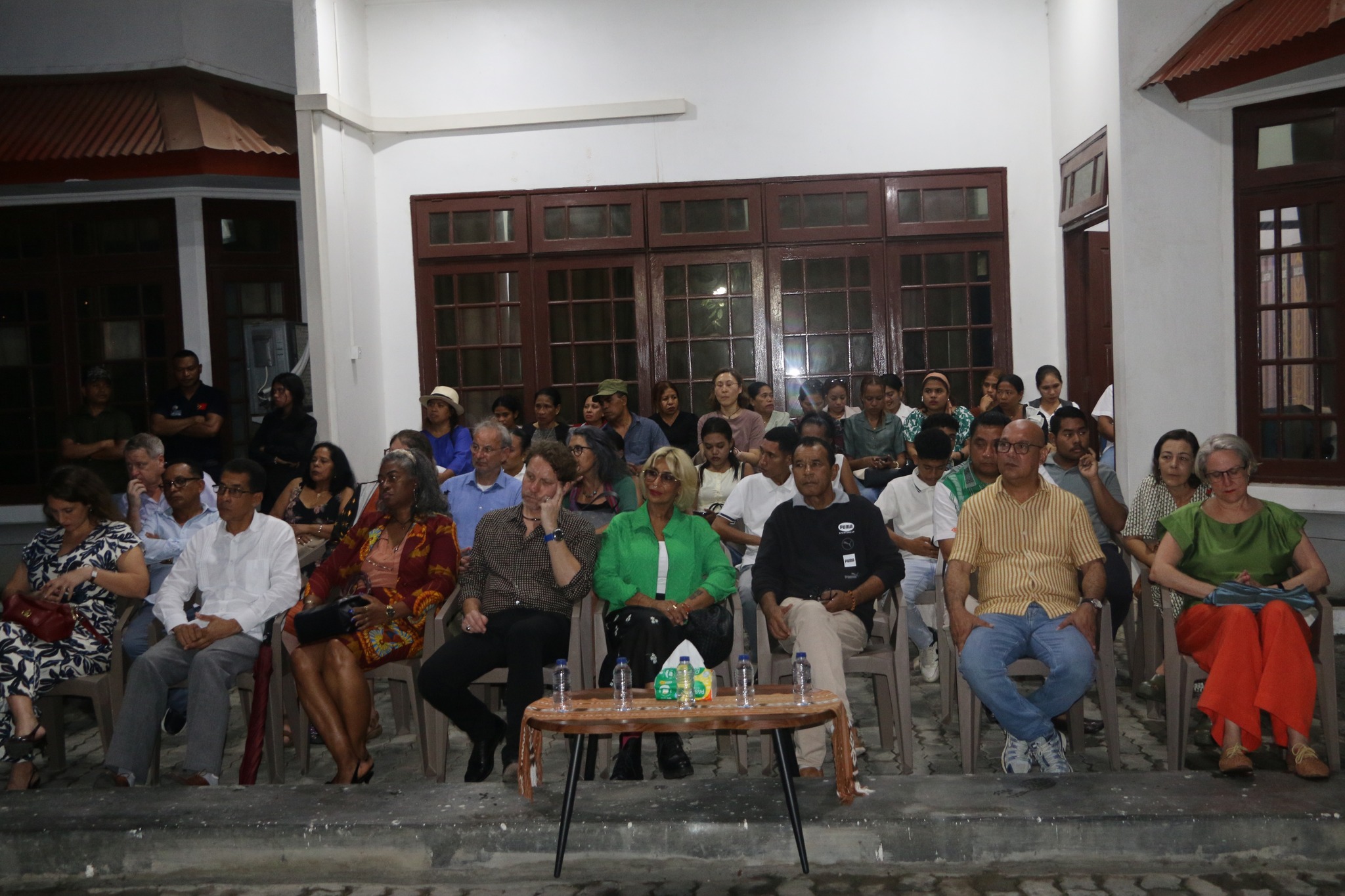 Sua Eskelénsia Ministru Juventude, Desportu, Arte no Kultura (MJDAC), Sr. Nelyo Isaac Sarmento, fó apresiasaun boot ba obra kreativa husi artista nasionál sira ne'ebé sei reprezenta ita-nia Rain iha eventu mundiál Venice Bien