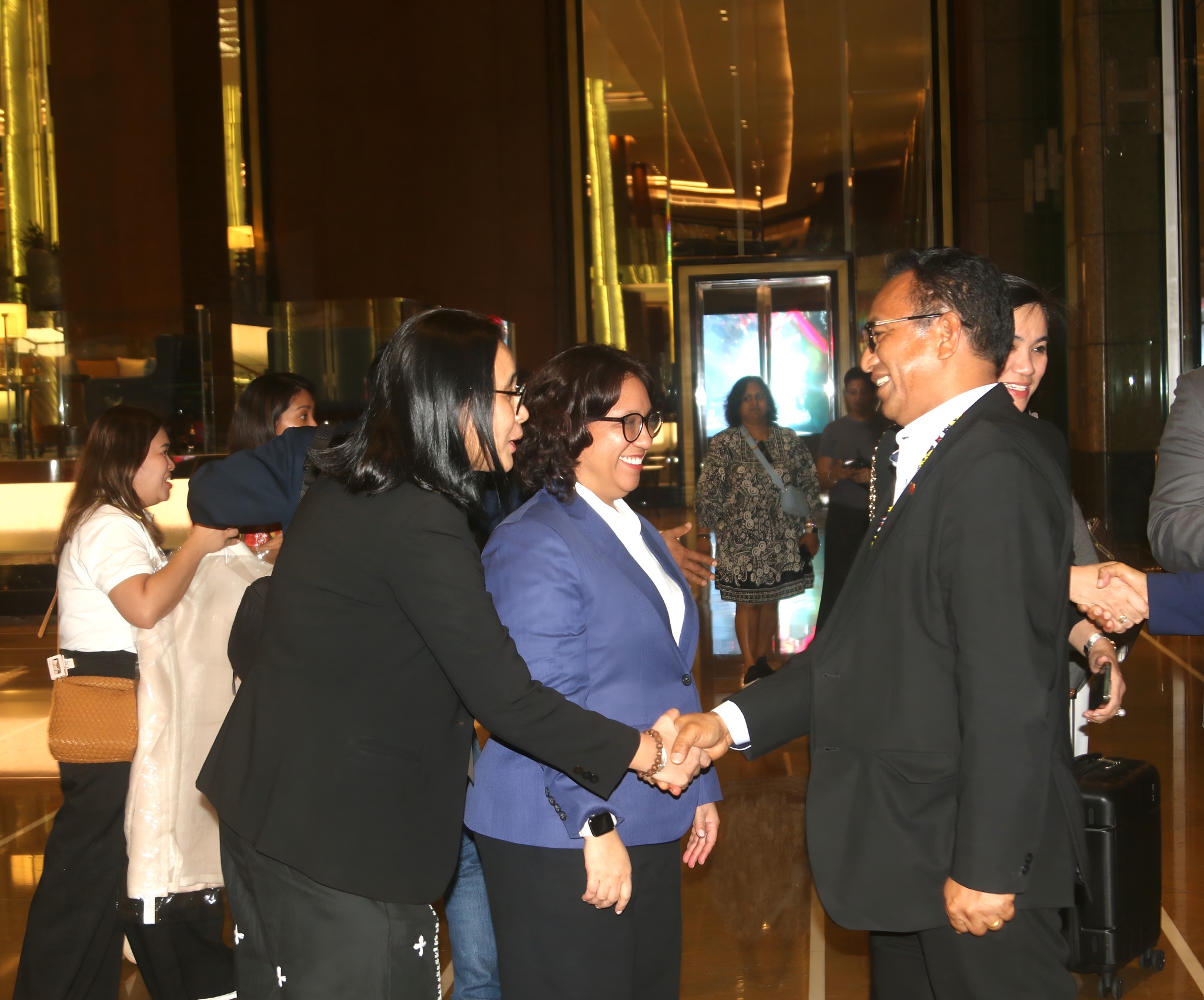 Sua-Eselénsia Ministru Justisa Dr. Sérgio de Jesus Fernandes da Costa Hornai, kinta ne’e dezloka bá Manila-Filipina atu partisipa iha reuniaun Ministru Justisa ASEAN sira nian kona-bá (ALAWMM, sigla inglés) ba dala-13, iha Gr