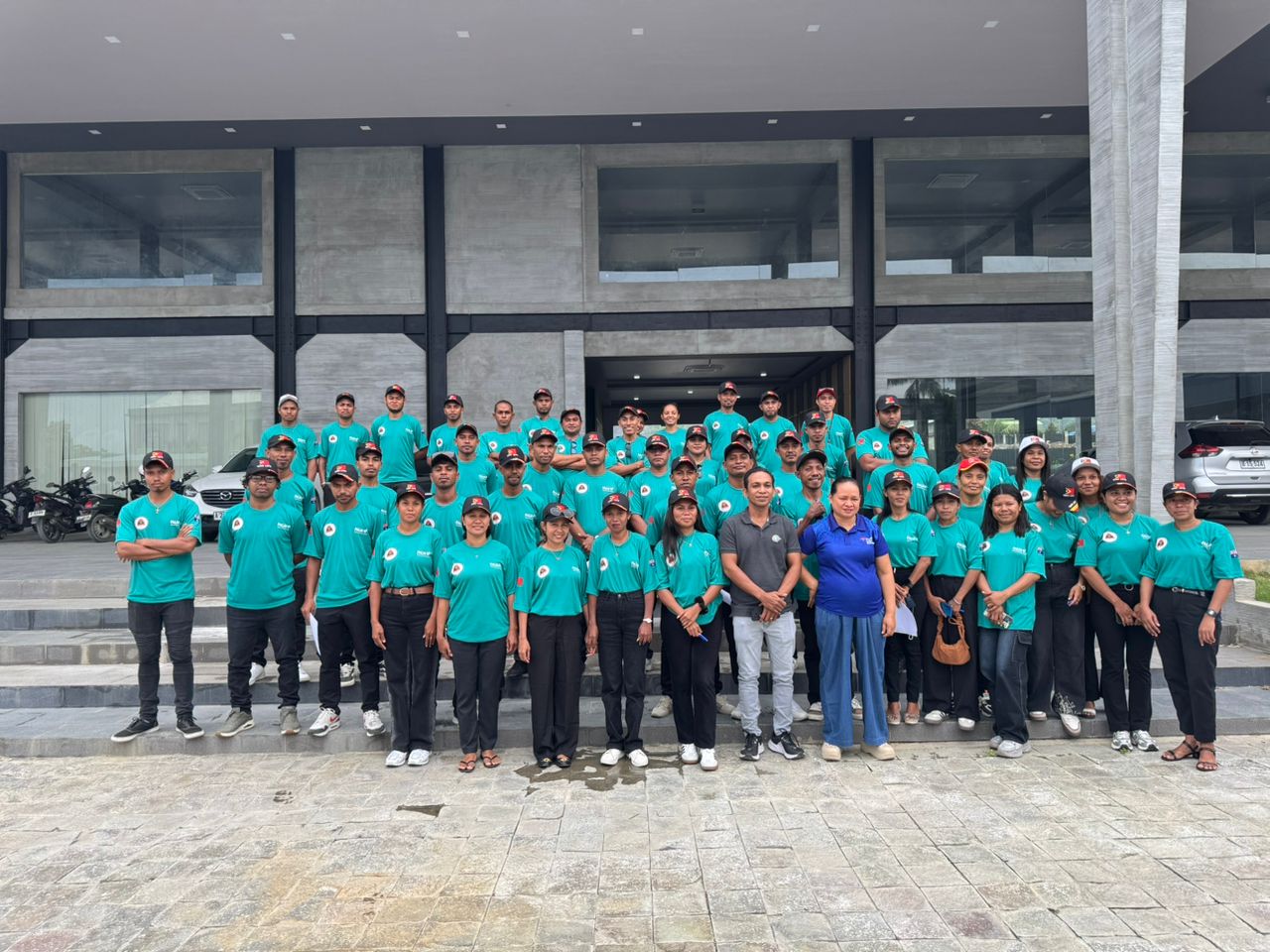 Ohin loron 05 Dezembru 2025: SEFOPE-DNEE hala’o fali seremónia ofisiál asina deklarasaun ho trabálhadór Timor oan nain 55.  Kompostu husi trabálhadór foun no reentry/ trabálhadór tuan ne’ebé sei mobiliza ba servisu iha Austra