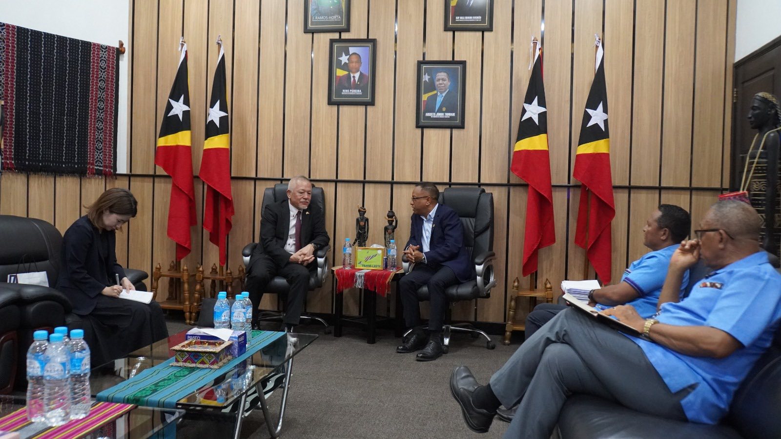 𝐌𝐢𝐧𝐢𝐬𝐭𝐫𝐮 𝐊𝐨𝐦é𝐫𝐬𝐢𝐮 𝐧𝐨 𝐈𝐧𝐝ú𝐬𝐭𝐫𝐢𝐚 𝐬𝐢𝐦𝐮 𝐯𝐢𝐳𝐢𝐭𝐚 𝐤𝐨𝐫𝐭𝐞𝐳𝐢𝐚 𝐡𝐮𝐬𝐢 𝐄𝐦𝐛𝐚𝐢𝐱𝐚𝐝ó𝐫 𝐉𝐚𝐩𝐚𝐮𝐧 𝐢𝐡𝐚 𝐓𝐢𝐦𝐨𝐫-𝐋𝐞𝐬𝐭𝐞