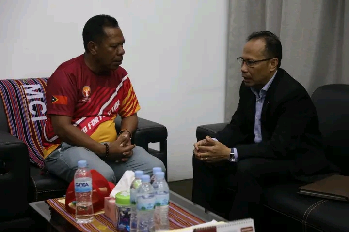 V𝐢𝐬𝐞 𝐌𝐢𝐧𝐢𝐬𝐭𝐫𝐮 𝐊𝐨𝐦𝐞́𝐫𝐬𝐢𝐮 𝐧𝐨 𝐈𝐧𝐝𝐮𝐬𝐭𝐫𝐢𝐚 𝐒𝐢𝐦𝐮 𝐕𝐢𝐳𝐢𝐭𝐚 𝐊𝐨𝐫𝐭𝐞𝐳𝐢𝐚 𝐄𝐦𝐛𝐚𝐱𝐚𝐝𝐨𝐫 𝐓𝐢𝐦𝐨𝐫-𝐋𝐞𝐬𝐭𝐞 b𝐚 𝐌𝐚𝐥𝐚𝐲𝐬𝐢𝐚