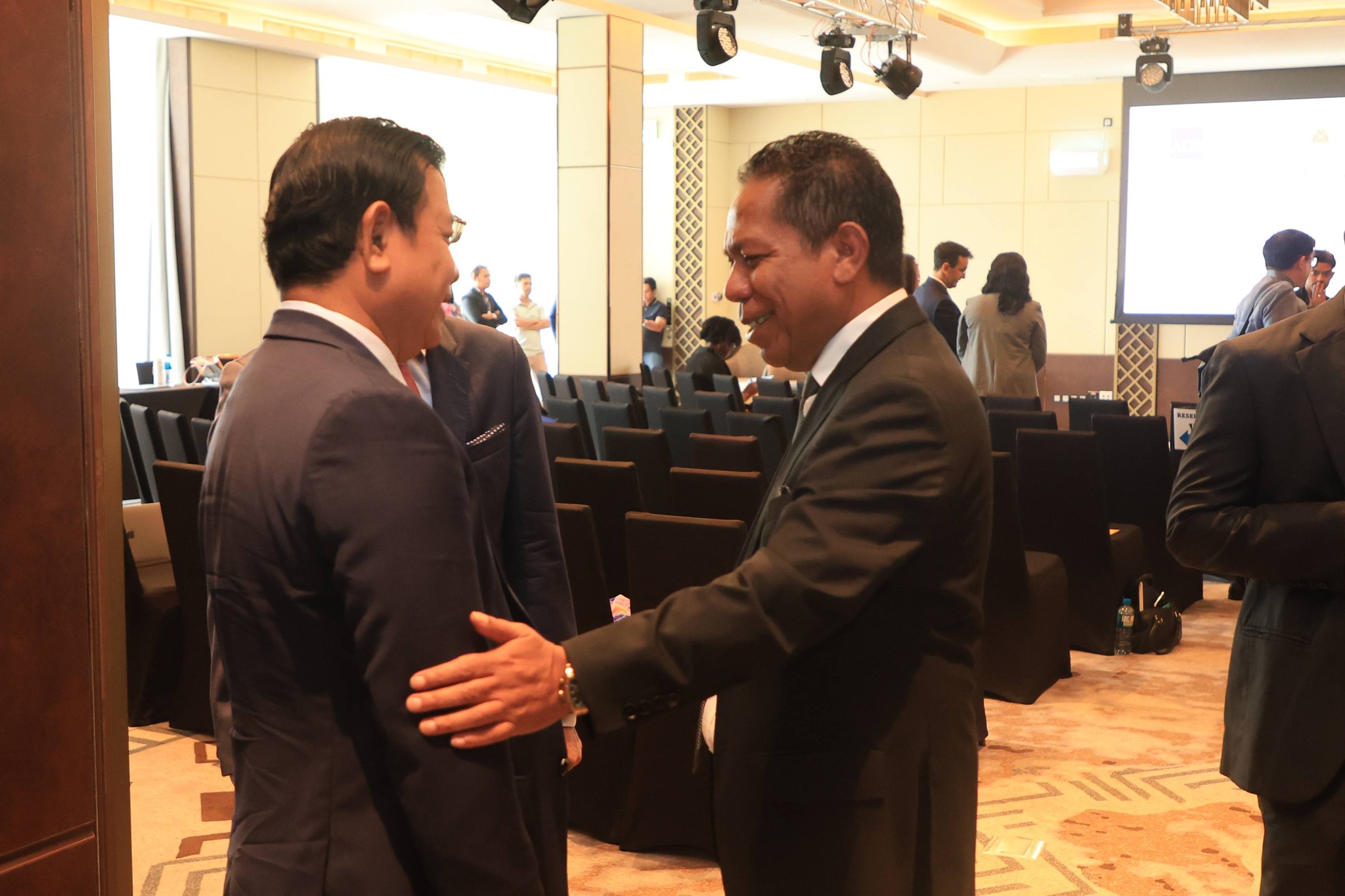 𝐕𝐢𝐬𝐞-𝐌𝐢𝐧𝐢𝐬𝐭𝐫𝐮 𝐊𝐨𝐦𝐞́𝐫𝐬𝐢𝐮 𝐧𝐨 𝐈𝐧𝐝𝐮́𝐬𝐭𝐫𝐢𝐚 𝐏𝐚𝐫𝐭𝐢𝐬𝐢𝐩𝐚 ❜𝐇𝐢𝐠𝐡-𝐋𝐞𝐯𝐞𝐥 𝐏𝐨𝐥𝐢𝐜𝐲 𝐃𝐢𝐚𝐥𝐨𝐠𝐮𝐞❜