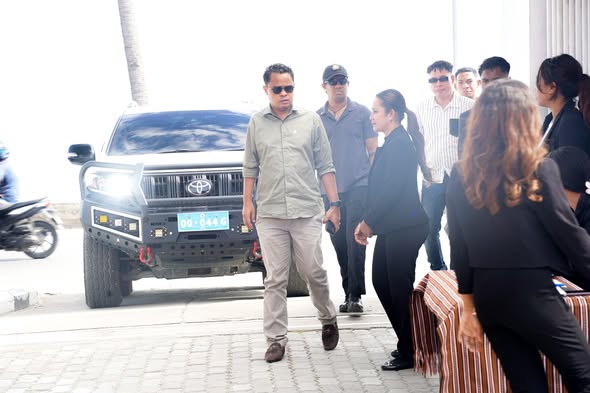 𝐒𝐄𝐑𝐈𝐌𝐎́𝐍𝐈𝐀 𝐑𝐄-𝐀𝐁𝐄𝐑𝐓𝐔𝐑𝐀 𝐄𝐗𝐏𝐎𝐆𝐑𝐀𝐅𝐈𝐊𝐔 𝐓𝐀𝐈𝐒 𝐓𝐑𝐀𝐃𝐈𝐒𝐈𝐎𝐍𝐀́𝐋 𝐓𝐈𝐌𝐎𝐑-𝐋𝐄𝐒𝐓𝐄