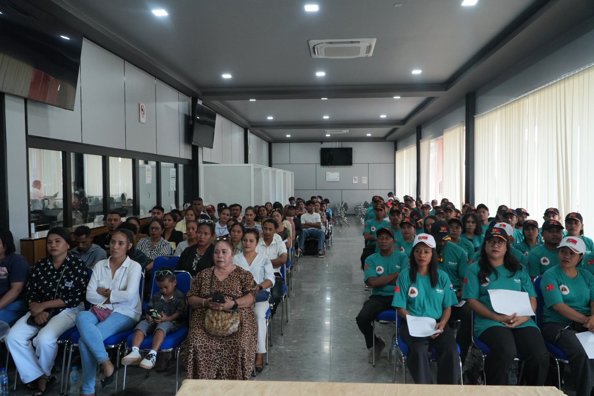 Dili, loron 7 , fulan Agostu, 2026 – SEFOPE-DNEE kontinua hala'o tan seremónia asina deklarasaun ba traballadór Timor-oan na'in 52, kompostu husi mane 38 no feto 19, ne'ebé emprega husi kompania RWM, Tasmania Berries, NRasel,
