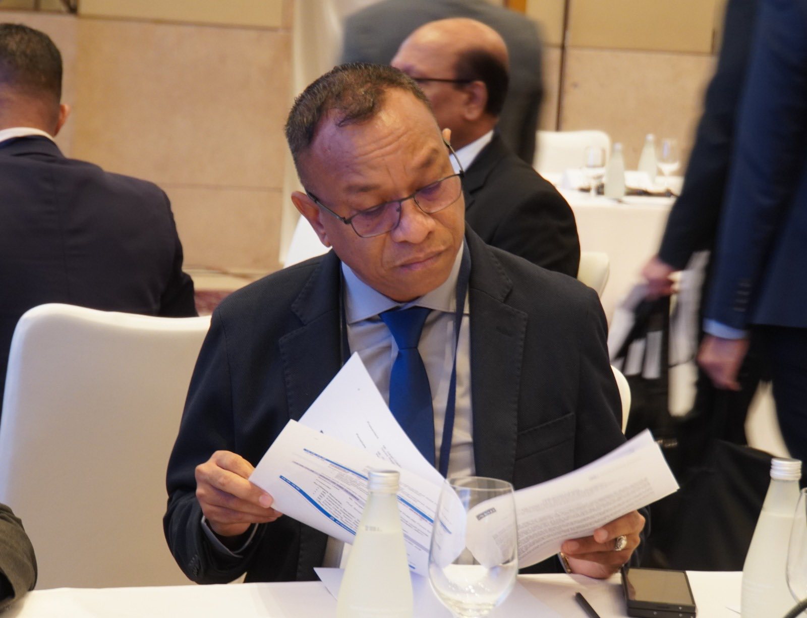 𝐌𝐢𝐧𝐢𝐬𝐭𝐫𝐮 𝐊𝐨𝐦é𝐫𝐬𝐢𝐮 𝐧𝐨 𝐈𝐧𝐝ú𝐬𝐭𝐫𝐢𝐚 𝐃𝐞𝐬𝐭𝐚𝐤𝐚 𝐓𝐢𝐦𝐨𝐫-𝐋𝐞𝐬𝐭𝐞 𝐧𝐢𝐚 𝐊𝐨𝐦𝐩𝐫𝐨𝐦𝐢𝐬𝐮 𝐛𝐚 𝐈𝐧𝐭𝐞𝐠𝐫𝐚𝐬𝐚𝐮𝐧 𝐄𝐤𝐨𝐧ó𝐦𝐢𝐤𝐚 𝐑𝐞𝐣𝐢𝐨𝐧á𝐥 𝐧𝐨 𝐆𝐥𝐨𝐛á𝐥 𝐢𝐡𝐚 𝐀𝐃𝐁–𝐅ó𝐫𝐮𝐦 𝐊𝐨𝐦é𝐫𝐬𝐢𝐮 𝐁𝐚𝐧𝐤𝐮 𝐌𝐮𝐧𝐝𝐢á𝐥 𝟐𝟎𝟐𝟔