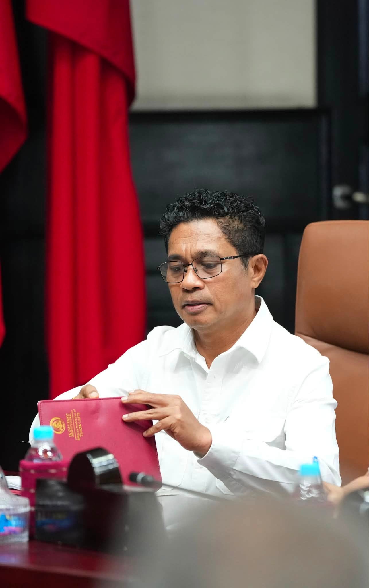 📢 REUNIAUN KONSELHU MINISTRU – 12 AGOSTU 2026 Governu Timor-Leste kontinua serbisu ba dezenvolvimentu nasaun! Iha reuniaun ohin, Konsellu Ministru hasai desizaun importante sira: 🇵🇹 PREPARASAUN BA CPLP