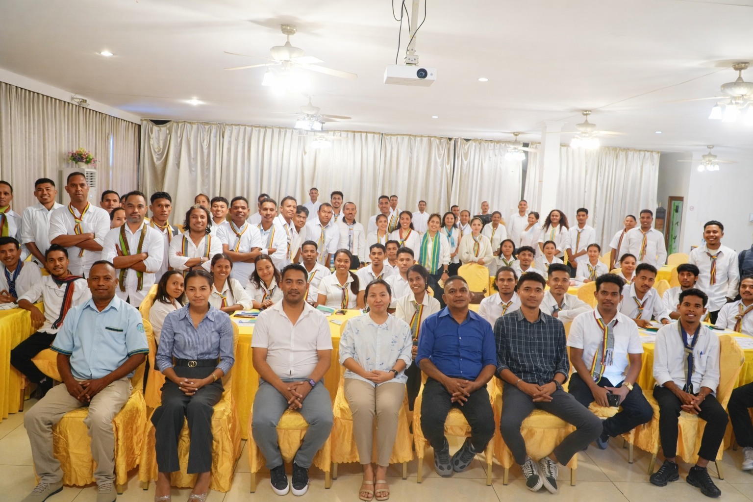 Marsu, 10 2026 :SEFOPE-DNEE Diretor Nasionál Empregu Estrangeiru Sr. João Correia Pereira atende sesaun  Pre-Departure Briefing ba Traballadór sira nain 85 (Mane 59, Feto 26) hosi BHT Bundy Pty Ltd, Kysam Lda, Farmgate Backpa