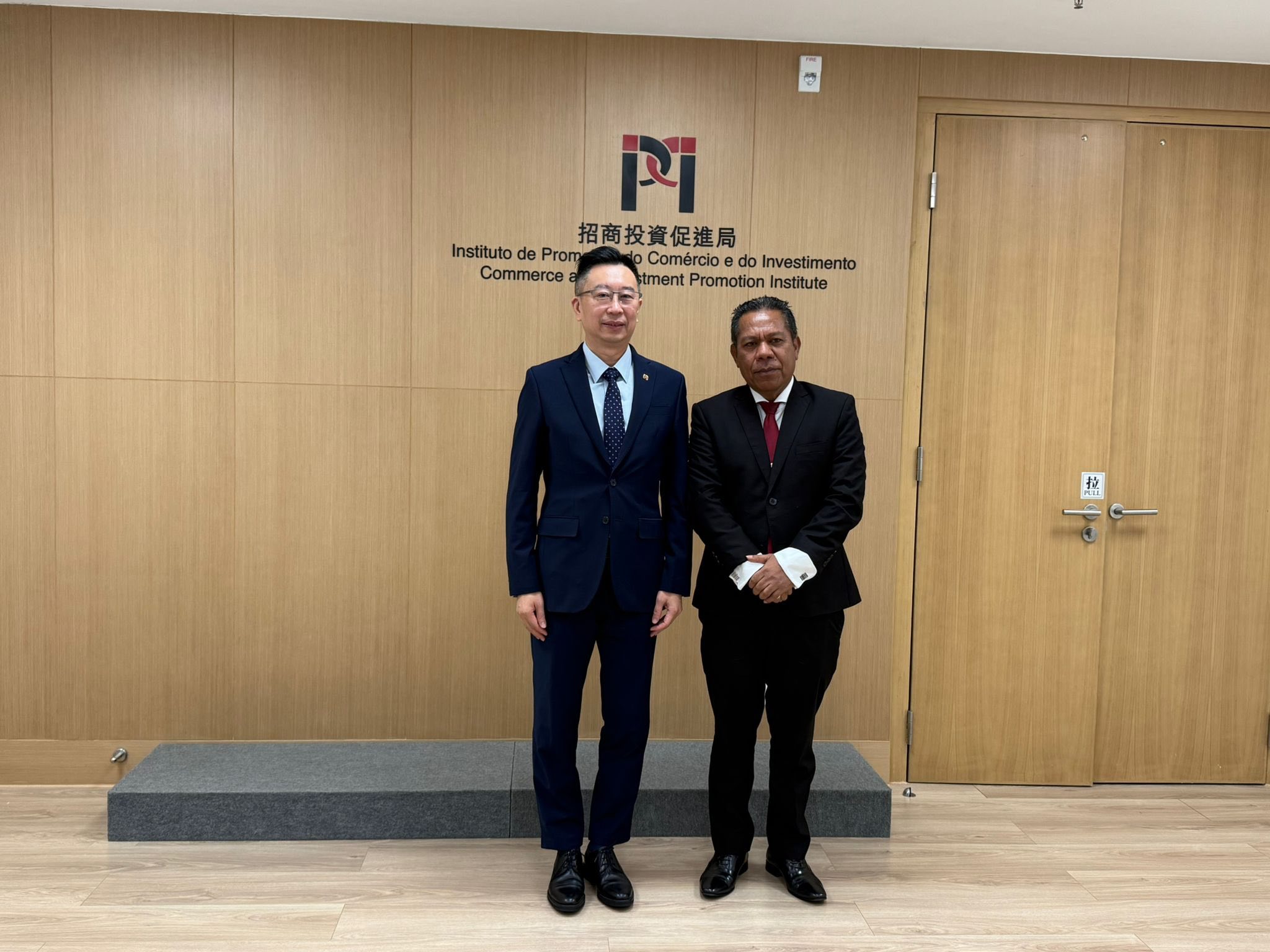 𝐕𝐢𝐬𝐞 𝐌𝐢𝐧𝐢𝐬𝐭𝐫𝐮 𝐊𝐨𝐦𝐞́𝐫𝐬𝐢𝐮 𝐧𝐨 𝐈𝐧𝐝𝐮𝐬𝐭𝐫𝐢𝐚 𝐡𝐚𝐥𝐨 𝐑𝐞𝐮𝐧𝐢𝐚𝐮𝐧 𝐓𝐫𝐚𝐛𝐚𝐥𝐥𝐮 𝐡𝐨 𝐈𝐧𝐬𝐭𝐢𝐭𝐮𝐭𝐨 𝐝𝐞 𝐏𝐫𝐨𝐦𝐨𝐜̧𝐚̃𝐨 𝐝𝐨 𝐂𝐨𝐦𝐞́𝐫𝐜𝐢𝐨 𝐞 𝐈𝐧𝐯𝐞𝐬𝐭𝐢𝐦𝐞𝐧𝐭𝐨 𝐢𝐡𝐚 𝐌𝐚𝐜𝐚𝐮