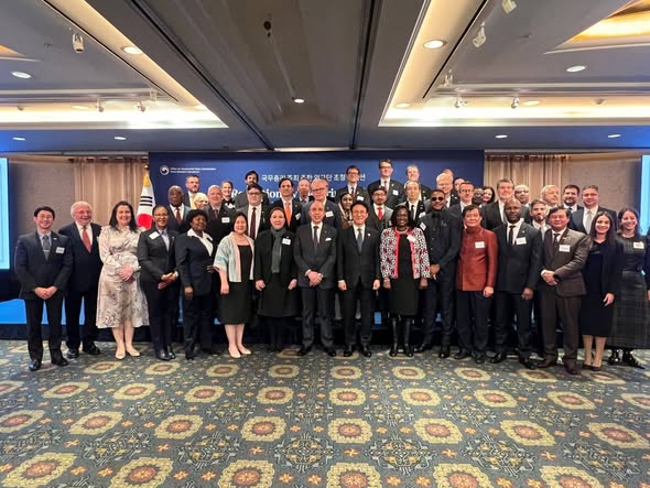 𝐌𝐫. 𝐇𝐮𝐠𝐨 𝐈𝐦𝐦𝐚𝐧𝐮𝐞𝐥 𝐆𝐚𝐫𝐜𝐢𝐚 𝐏𝐚𝐫𝐭𝐢𝐜𝐢𝐩𝐚𝐭𝐞𝐬 𝐢𝐧 𝐭𝐡𝐞 𝐒𝐭𝐚𝐧𝐝𝐢𝐧𝐠 𝐑𝐞𝐜𝐞𝐩𝐭𝐢𝐨𝐧 𝐃𝐢𝐧𝐧𝐞𝐫 𝐇𝐨𝐬𝐭𝐞𝐝 𝐛𝐲 𝐇𝐢𝐬 𝐄𝐱𝐜𝐞𝐥𝐥𝐞𝐧𝐜𝐲 𝐊𝐢𝐦 𝐌𝐢𝐧-𝐬𝐞𝐨𝐤, 𝐭𝐡𝐞 𝐏𝐫𝐢𝐦𝐞 𝐌𝐢𝐧𝐢𝐬𝐭𝐞𝐫 𝐨𝐟 𝐭𝐡𝐞 𝐑𝐞𝐩𝐮𝐛𝐥𝐢𝐜 𝐨𝐟 𝐊𝐨𝐫𝐞𝐚