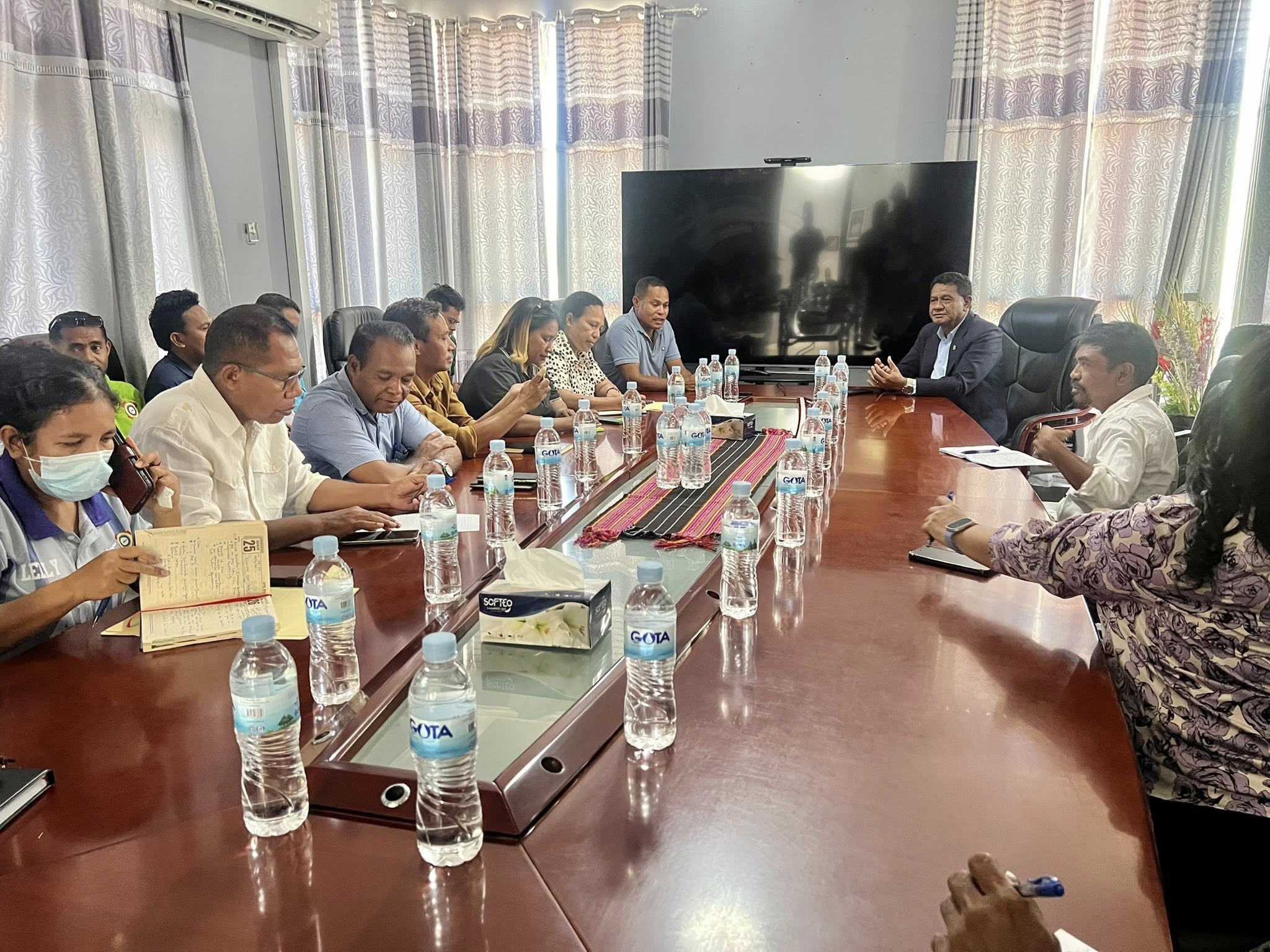 Sekretáriu Estadu Asuntu Toponimia no Organizasaun Urbana (SEATOU), Germano Santa Brites Dias, ohin halao vizita kortejia ba Autoridade Munisípiu Dili (AMD), hodi reforsa servisu AMD ho estrutura tomak ba sidade Dili ninia di