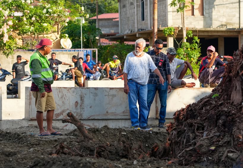 PM XANANA AKOMPAÑA SEREMÓNIA RITUÁL HODI HUSU LISENSA KE’E SAI HALI HUN NO HASAI HALI ABUT BÁ PROSESU REHABILITASAUN ESTRADA IHA KULUHUN.