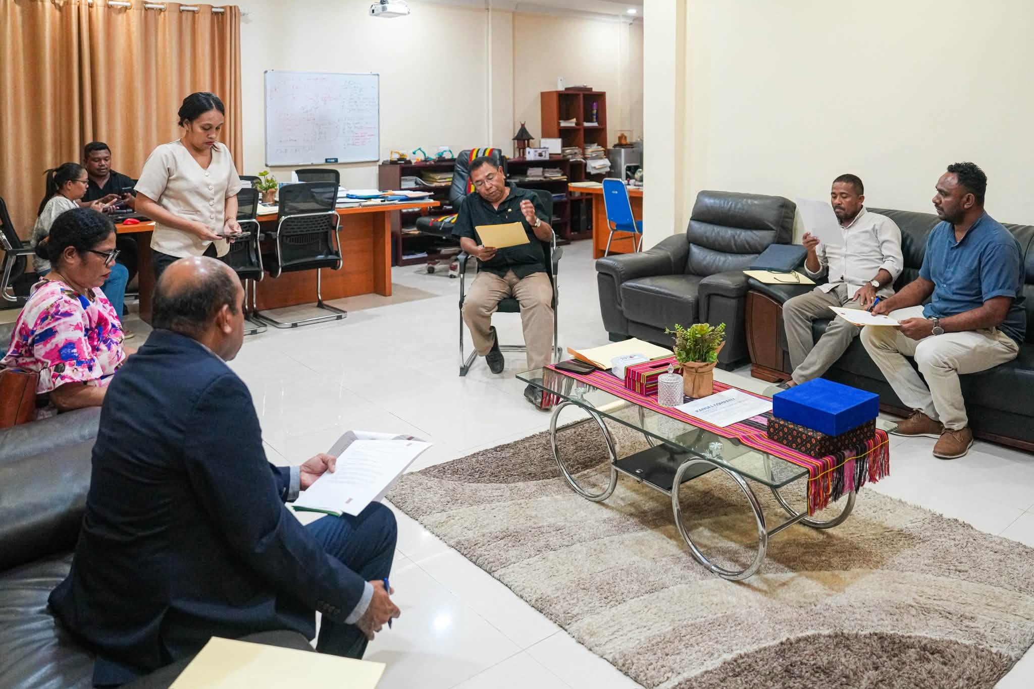 𝗠𝗜𝗡𝗜𝗦𝗧𝗥𝗨 𝗢𝗕𝗥𝗔𝗦 𝗣Ú𝗕𝗟𝗜𝗞𝗔𝗦 𝗣𝗥𝗘𝗭𝗜𝗗𝗜 𝗥𝗘𝗨𝗡𝗜𝗔𝗨𝗡 𝗞𝗔𝗙𝗘𝗗 𝗕Á 𝗗𝗔𝗟𝗔-𝗜𝗜𝗜.