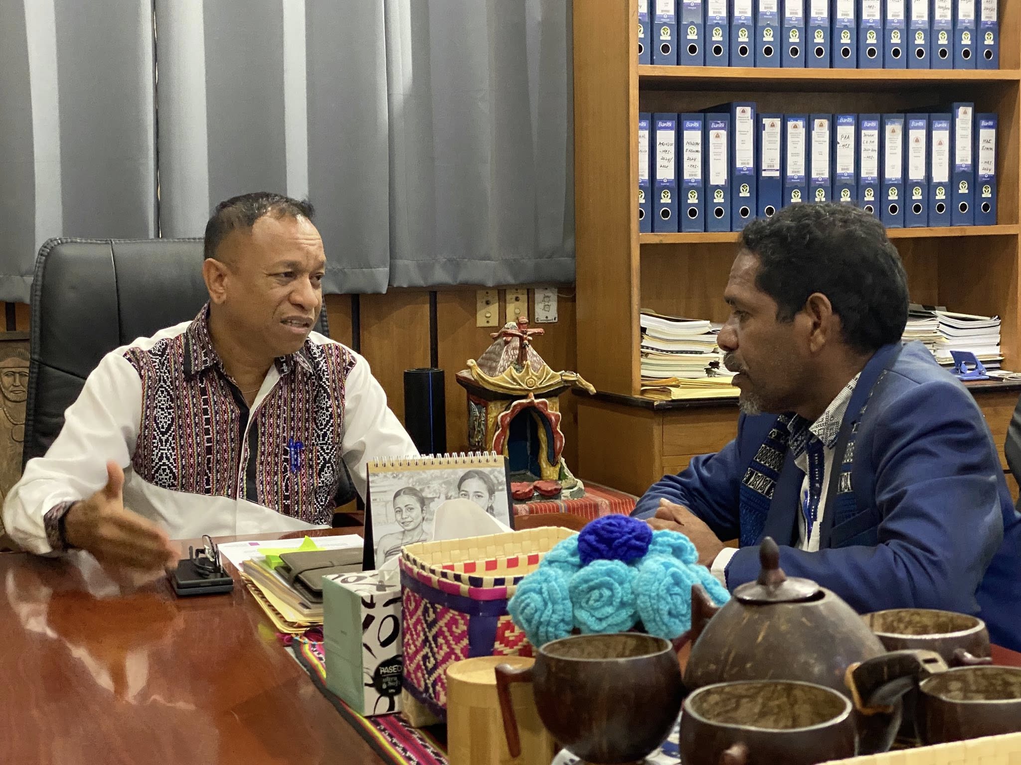 Prezidente Autoridade Administrativa (PAM) Atauro Sr. Mateus Belo ho ekipa hasoru malu ho Ministru Komérsiu no Indústria Sr. Nino Pereira iha Gabinete Ministru MCI, hodi ko’alia kona-ba nesesidade atu estabelese merkadu lokál