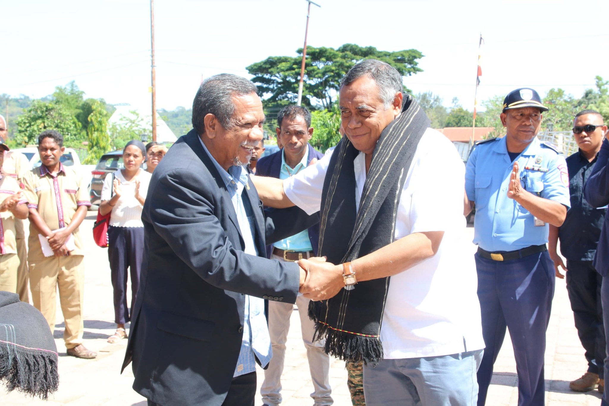 MINISTRU GASTÃO DE SOUSA ABERTURA BÁ "PROJETO DO PLANO DE USO DO SOLO URBANU DE GLENO" NO PARTISIPA MÓS HUSI PAM ERMERA.