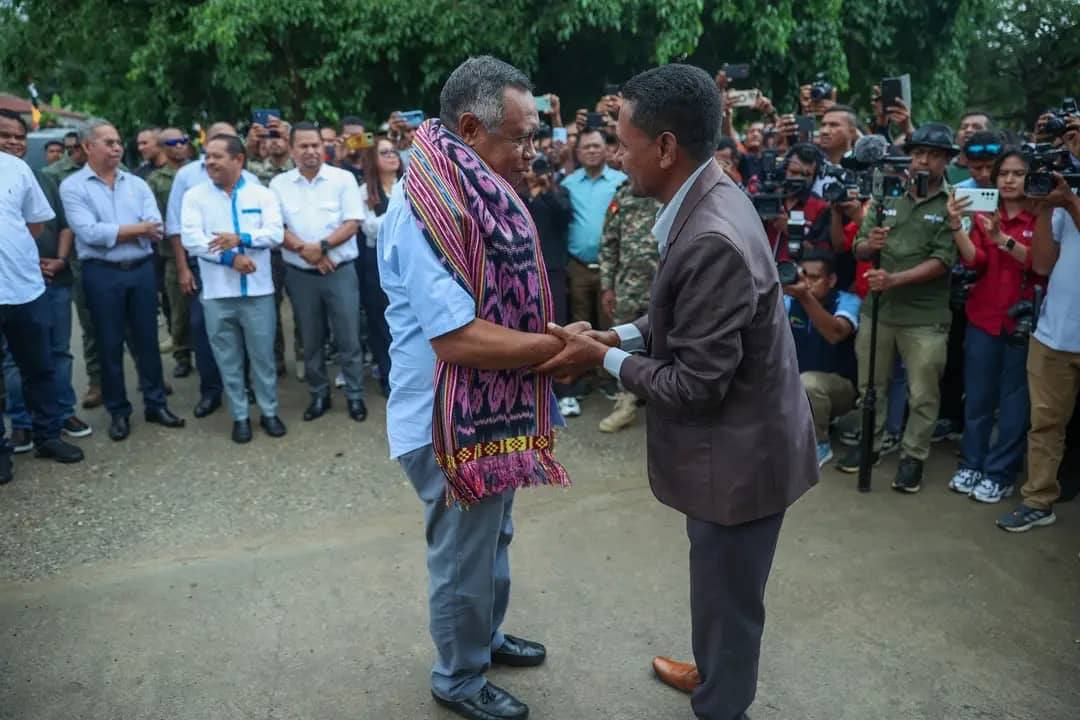 Ministru Planiamentu no Investimentu Estratéjiku (MPIE), S.E. Eng.Gastão Francisco de Sousa akompaña Primeiru-Ministru, Kay Rala Xanana Gusmão hala'o vizita traballu bá Munisípiu Bobonaro, kona-bá sosializasaun podér Lokál.