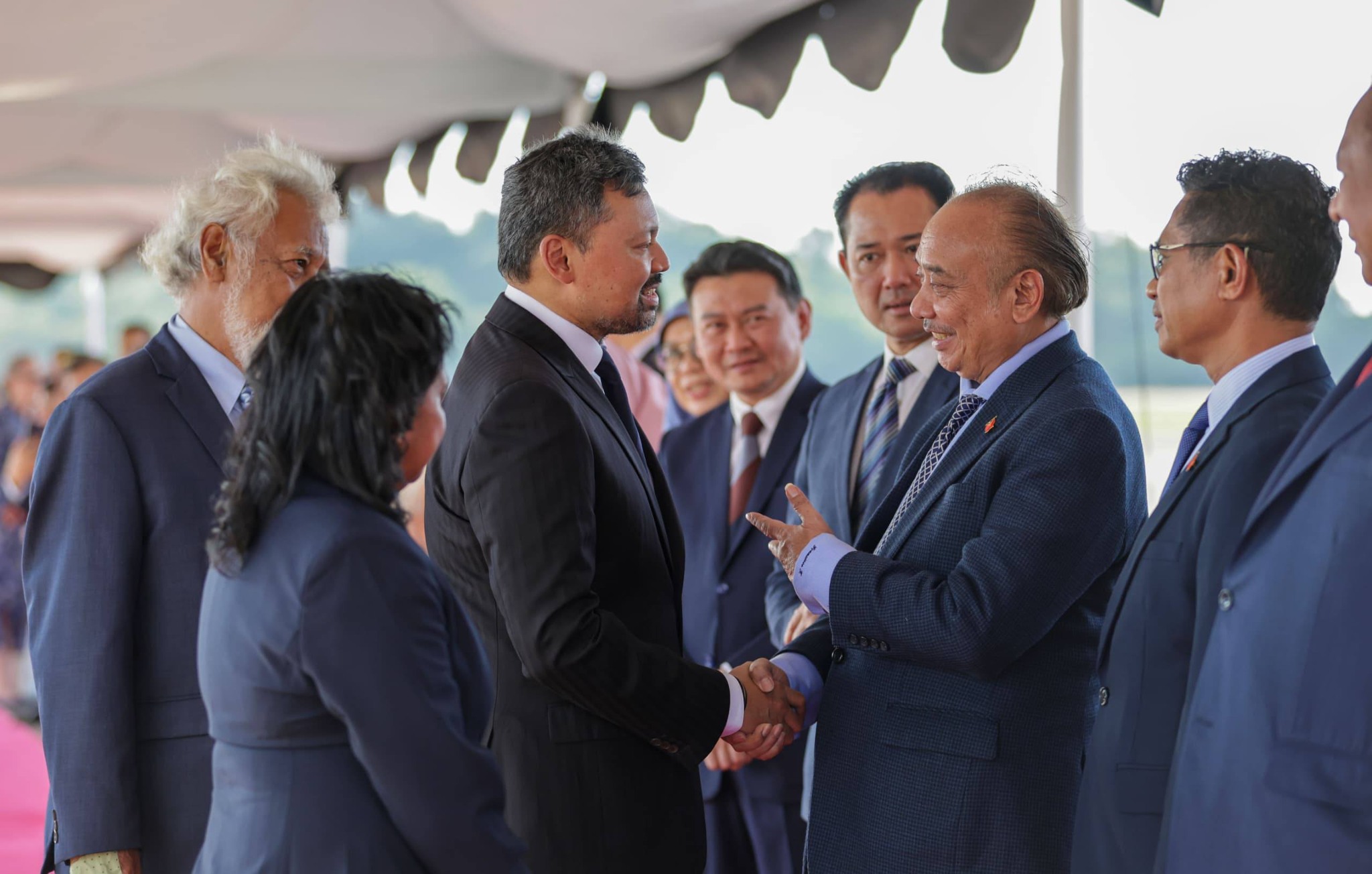 𝐕𝐢𝐬𝐞-𝐏𝐫𝐢𝐦𝐞𝐢𝐫𝐮-𝐌𝐢𝐧𝐢𝐬𝐭𝐫𝐮 𝐚𝐤𝐨𝐦𝐩𝐚𝐧̃𝐚 𝐏𝐫𝐢𝐦𝐞𝐢𝐫𝐮-𝐌𝐢𝐧𝐢𝐬𝐭𝐫𝐮 𝐢𝐡𝐚 𝐯𝐢𝐚𝐣𝐞𝐧 𝐨𝐟𝐢𝐬𝐢𝐚́𝐥 𝐛𝐚 𝐁𝐫𝐮𝐧𝐞𝐢