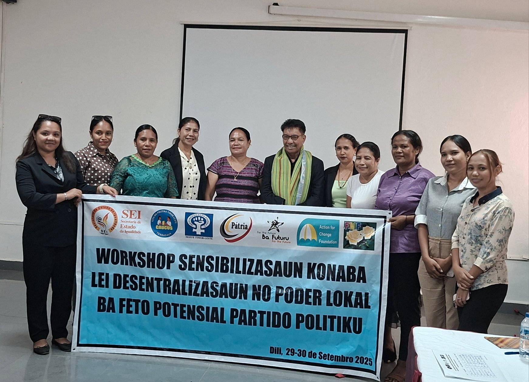 S.E SEKOMS Sr.Expedito Dias Ximenes Reprezenta S.E SEI Sra.Elvina Sousa Carvalho, halo Abertura Ba atividade Sensibilizasaun ba Feto Potensial Partidu Politiku Sira