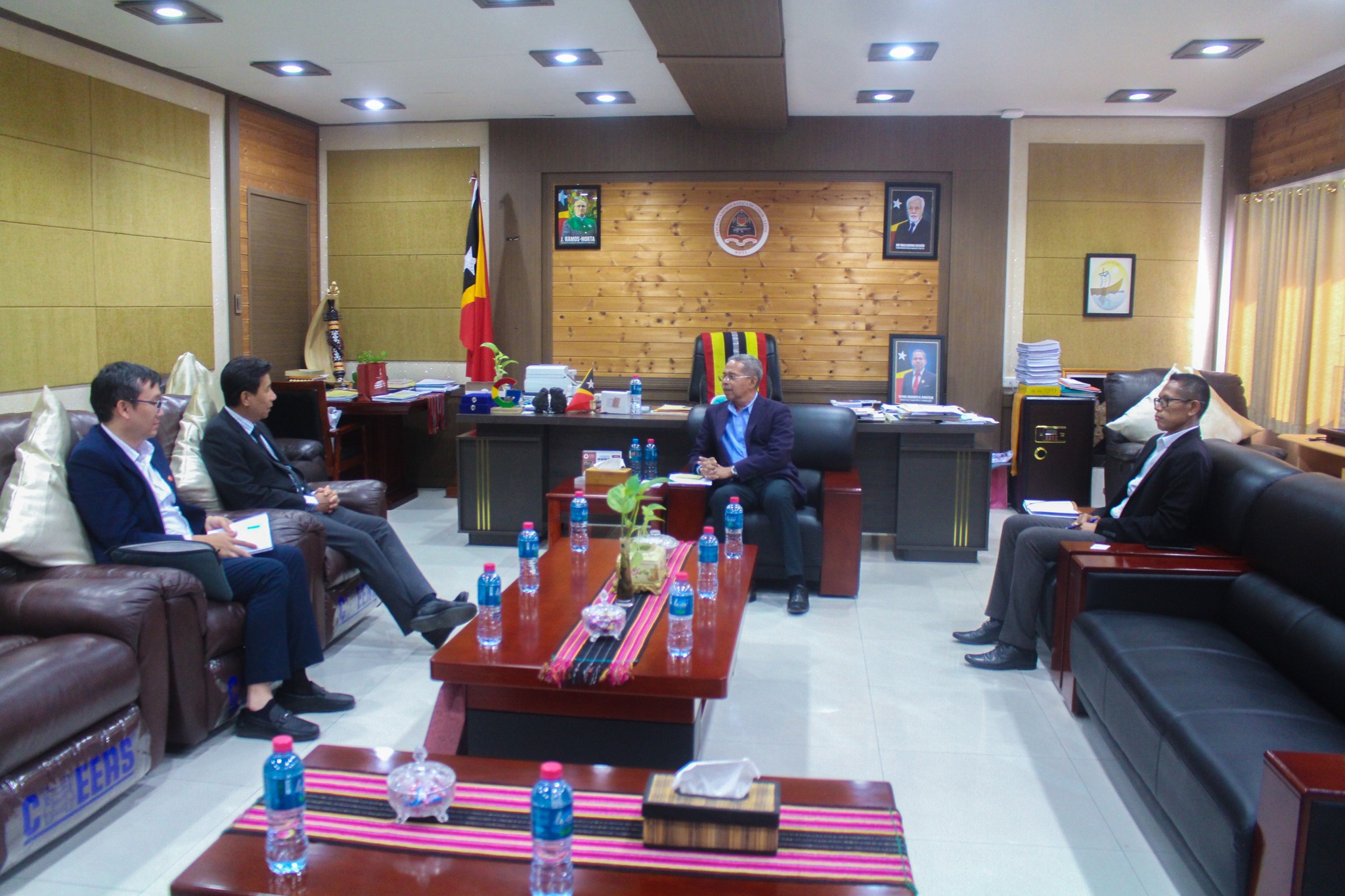 𝐄𝐌𝐁𝐀𝐈𝐗𝐀𝐃Ó𝐑 𝐕𝐈𝐄𝐓𝐍𝐀𝐌𝐄 𝐁Á 𝐑𝐄𝐏Ú𝐁𝐋𝐈𝐊𝐀 𝐈𝐍𝐃𝐎𝐍É𝐙𝐈𝐀 𝐇𝐀𝐒𝐎𝐑𝐔 𝐌𝐀𝐋𝐔 𝐇𝐎 𝐌𝐈𝐍𝐈𝐒𝐓𝐑𝐔 𝐌𝐀𝐍𝐄𝐓𝐄𝐋𝐔.