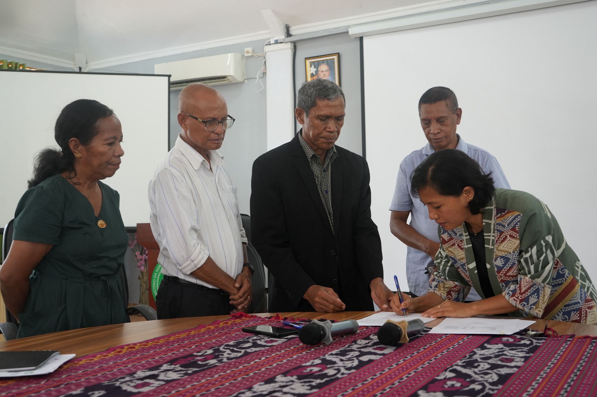 KBRI Entrega Ekipamentu Balun Hodi Kombate Pestesida