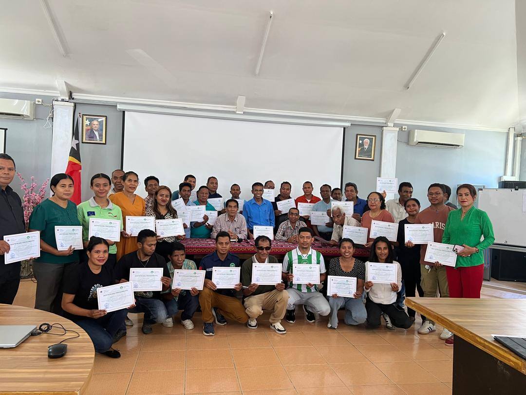 Funsionario MAPPF 60 Termina Ona TOT Durante Loron 5 Dili- Diretór Jerál Coorporativos hamutuk ho Diretór Nasionál Extensaun Formasaun Agrikola (DNEFA) ensera Trraining of traineer (TOT) ba formandu hamutuk 60 konaba “Polítik