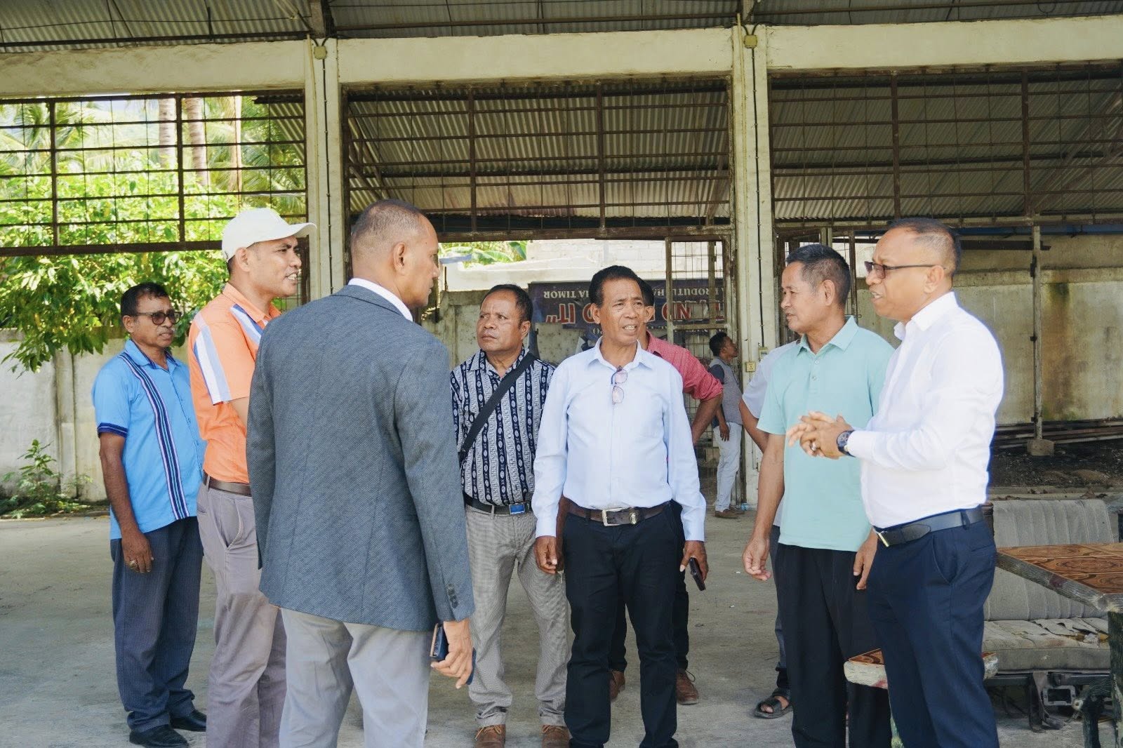 𝐃𝐢𝐥𝐢, 𝟐𝟎 𝐉𝐚𝐧𝐞𝐢𝐫𝐨 𝟐𝟎𝟐6- 𝐌𝐢𝐧𝐢𝐬𝐭𝐫𝐮 𝐊𝐨𝐦é𝐫𝐬𝐢𝐮 𝐧𝐨 𝐈𝐧𝐝ú𝐬𝐭𝐫𝐢𝐚 𝐒𝐫. 𝐍𝐢𝐧𝐨 𝐏𝐞𝐫𝐞𝐢𝐫𝐚, akompaña husi Diretur Nasional Komérsiu Internu, Diretur Mikro Pekena no Media Empreza, Diretur Dezenvolvimentu Indústria hamutuk ho tekniku sira, tun di