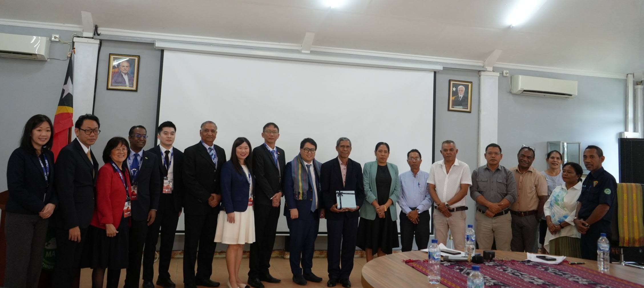 Delegasaun Singapura enkontru ho DG-ACPI no UASAC
