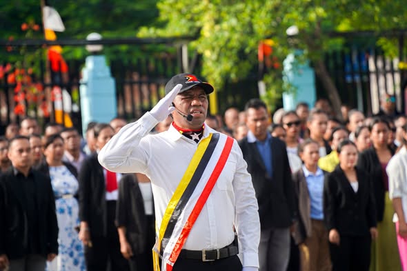 𝐃𝐢́𝐥𝐢, 𝟎𝟏 𝐃𝐞𝐳𝐞𝐦𝐛𝐫𝐮 𝟐𝟎𝟐𝟓: Sekretáriu Estadu Dezenvolvimentu Lokál (SEDL), Mateus W. dos Santos Tallo, sai hanesan Inspetór ba Serimónia Isár Bandeira Nasionál fulan Dezembru nian, nu’udar fulan ikus husi tinan 2025.