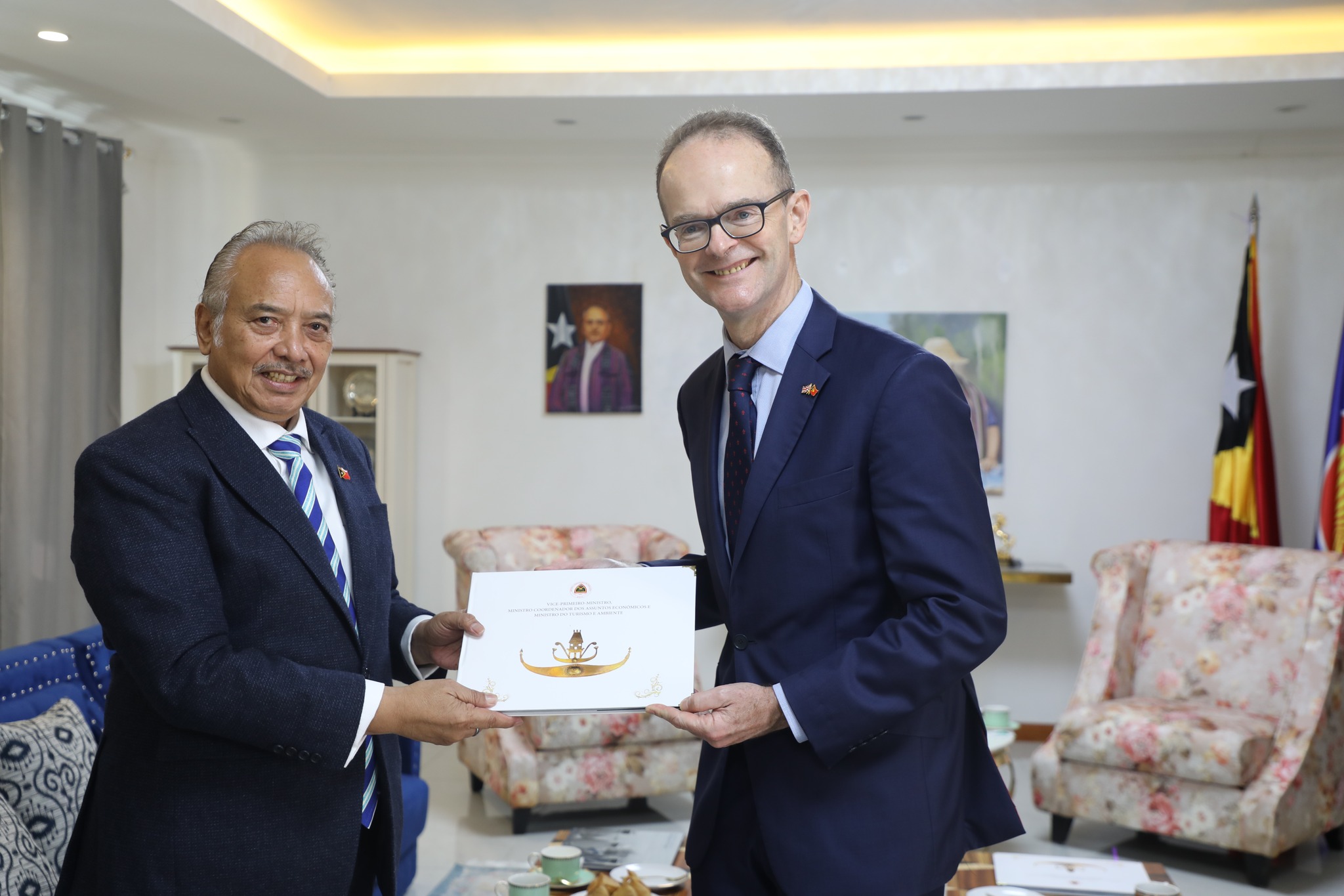 𝐕𝐢𝐬𝐞-𝐏𝐌 𝐬𝐢𝐦𝐮 𝐯𝐢𝐳𝐢𝐭𝐚 𝐄𝐦𝐛𝐚𝐢𝐱𝐚𝐝ó𝐫 𝐌𝐚𝐣𝐞𝐬𝐭𝐚𝐝𝐞 𝐁𝐫𝐢𝐭á𝐧𝐢𝐤𝐮