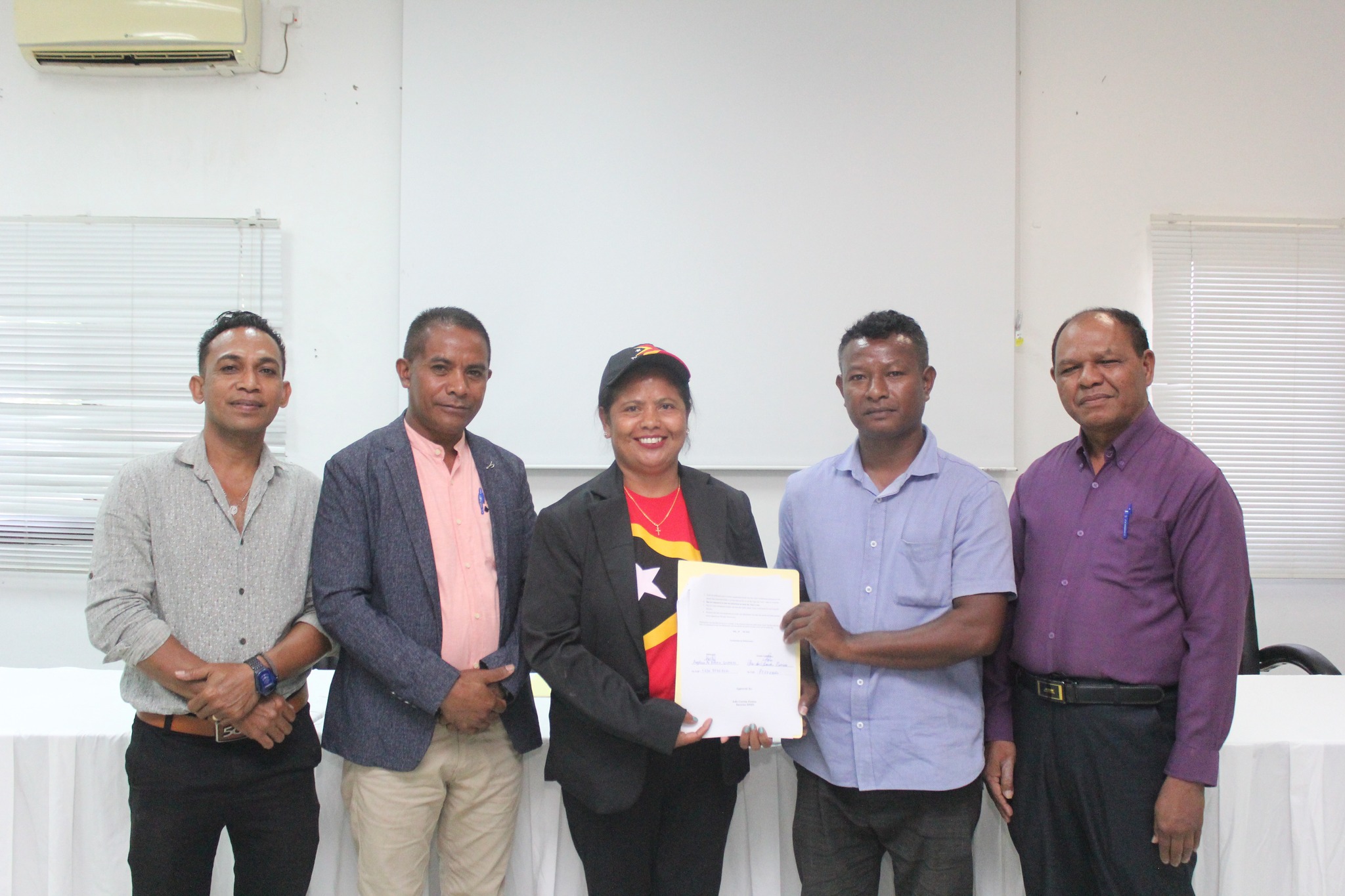 GOVERNO ASINA DEKLARASAUN HAMUTUK HO FAMILIA NO TRABALLADOR TIMOR OAN NAIN 41 HODI BA SERVISU IHA NASAUN AUSTRALIA.