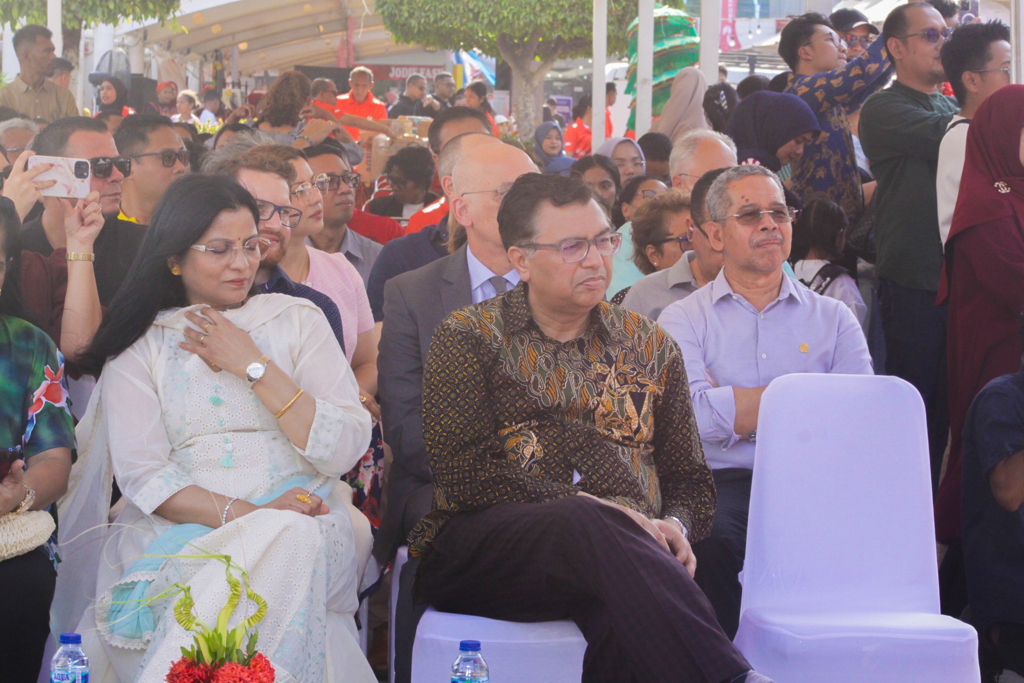 𝐄𝐌𝐁𝐀𝐈𝐗𝐀𝐃𝐀 𝐈𝐍𝐃𝐎𝐍É𝐙𝐈𝐀 𝐈𝐇𝐀 𝐓𝐈𝐌𝐎𝐑-𝐋𝐄𝐒𝐓𝐄 𝐊𝐎𝐌𝐄𝐌𝐎𝐑𝐀 𝐈𝐍𝐃𝐎𝐍𝐄𝐒𝐈𝐀 𝐃𝐀𝐘 𝐇𝐎 𝐀𝐍𝐈𝐌𝐀𝐒𝐀𝐔𝐍 𝐃𝐀𝐍𝐒𝐀 𝐊𝐔𝐋𝐓𝐔𝐑𝐀.