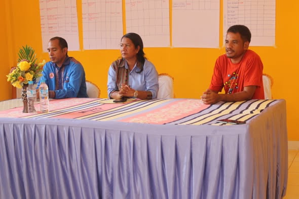 REPREZENTANTE SEI HAMUTUK HO PREZIDENTE FADA NO DIRETÓR IADE MUNISÍPIU AILEU, FASILITA FORMASAUN BA GRUPU BENEFISIÁRIU FUNDUS TRANSFERÉNSIA PÚBLIKA TINAN 2025, IHA MUNISÍPIU AILEU.