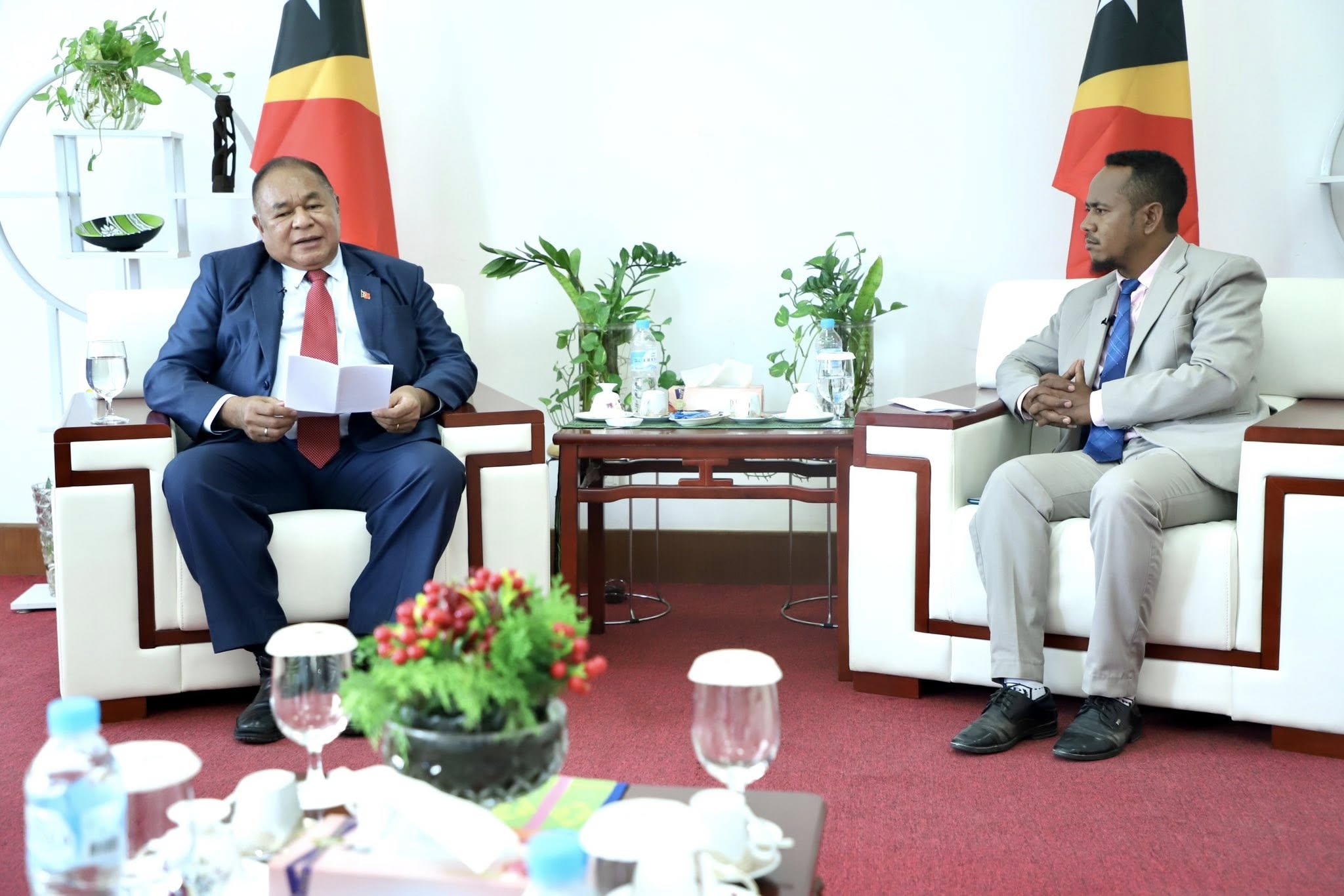 𝐃𝐢𝐥𝐢, 𝟏𝟕 𝐨𝐮𝐭𝐮𝐛𝐫𝐮 𝟐𝟎𝟐𝟓 — Ministru Negósiu Estranjeiru no Kooperasaun, 𝐁𝐞𝐧𝐝𝐢𝐭𝐨 𝐝𝐨𝐬 𝐒𝐚𝐧𝐭𝐨𝐬 𝐅𝐫𝐞𝐢𝐭𝐚𝐬 prienxe iha programa Entrevista Exkluzivu ho Rádiu Televizaun Timor-Leste (RTTL,E.P) kona-ba “Proseu Adezaun Timor-Leste nian ba 