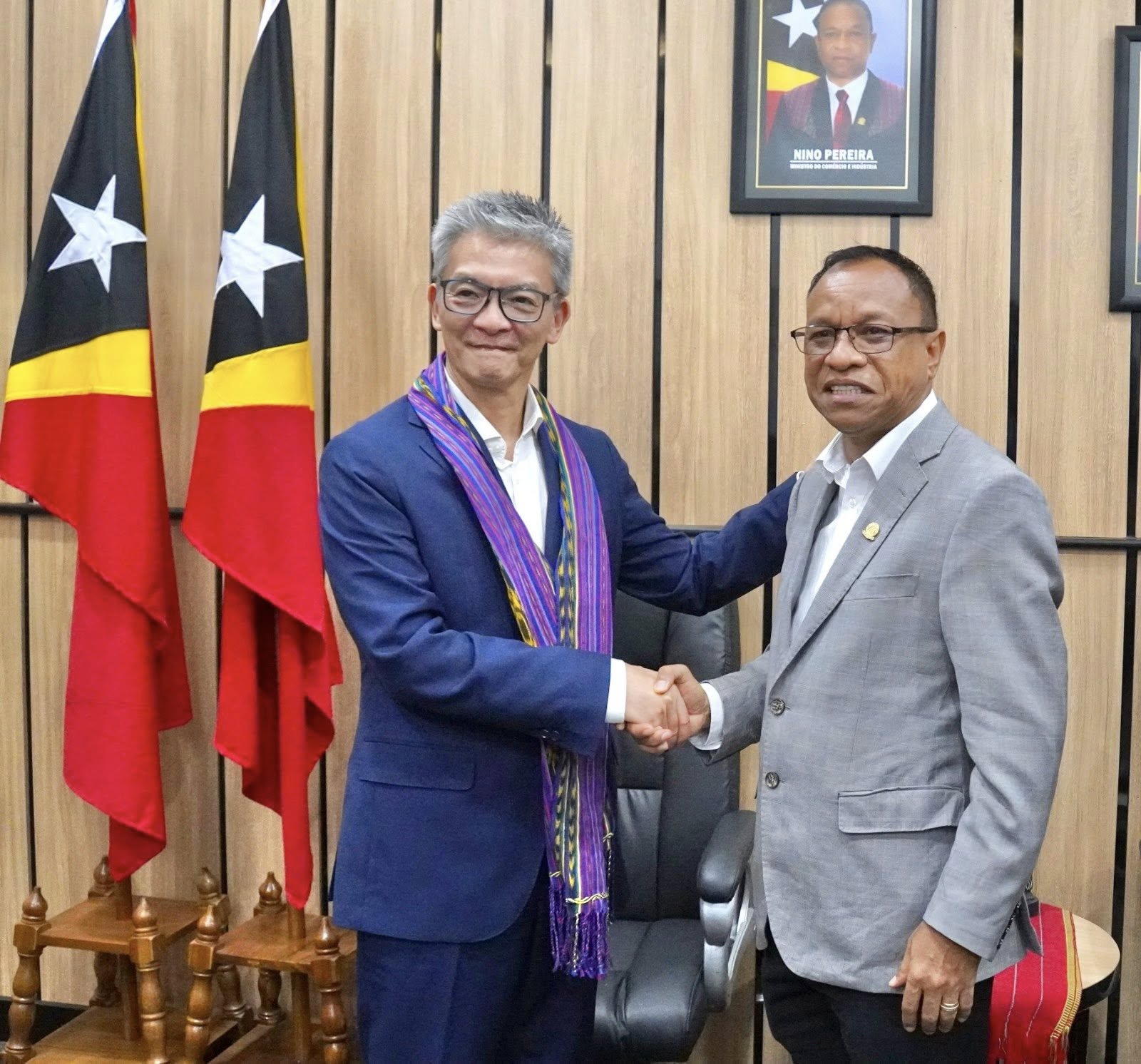 𝐄𝐧𝐤𝐮𝐚𝐝𝐫𝐮 𝐅𝐨𝐮𝐧 𝐛𝐚 𝐊𝐨𝐥𝐚𝐛𝐨𝐫𝐚𝐬𝐚𝐮𝐧 𝐈𝐧𝐝𝐮𝐬𝐭𝐫𝐢á𝐥: 𝐌𝐢𝐧𝐢𝐬𝐭𝐫𝐮 𝐌𝐂𝐈 𝐬𝐨𝐫𝐮𝐦𝐮𝐭𝐮 𝐡𝐨 𝐔𝐍𝐈𝐃𝐎