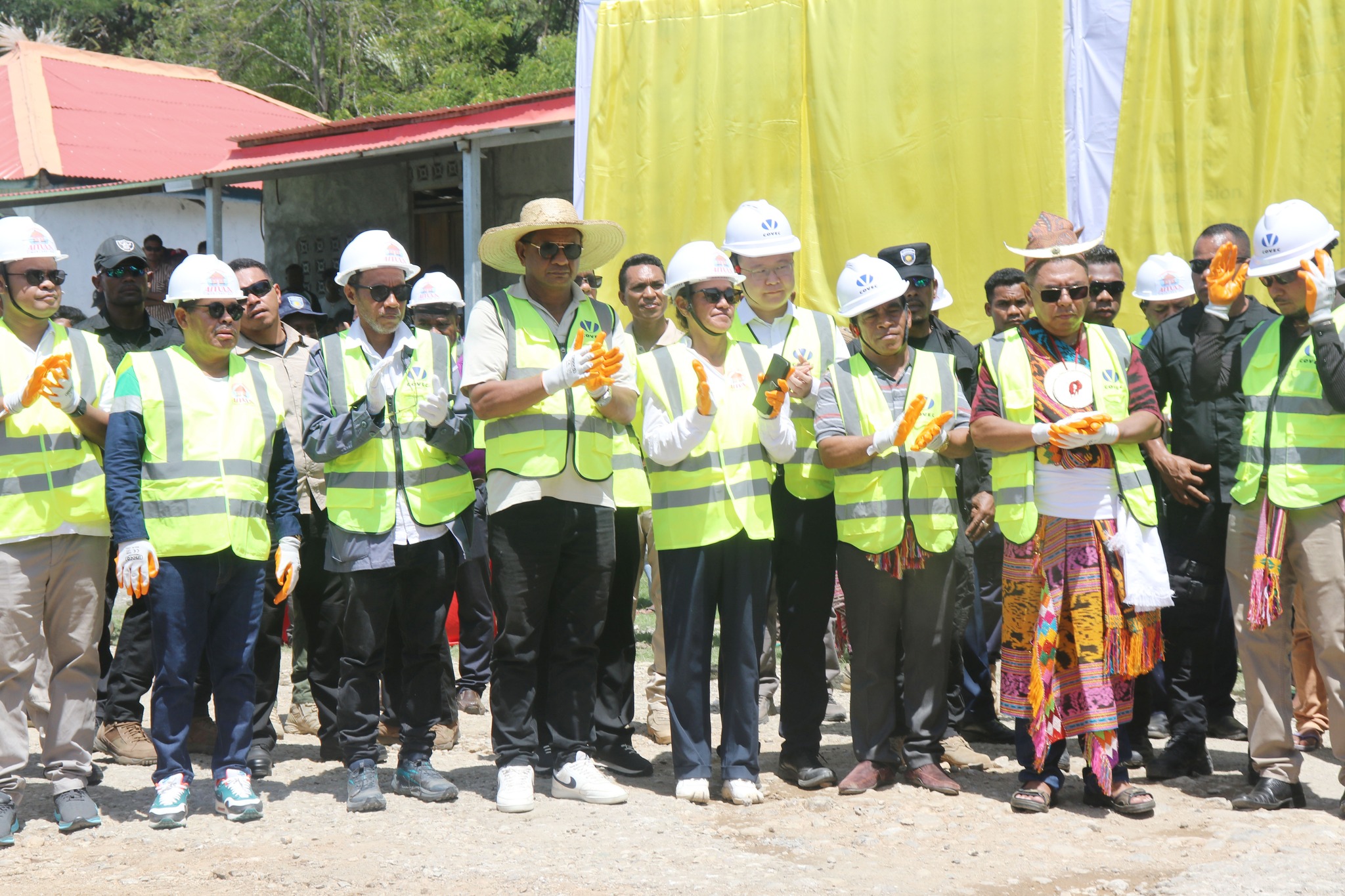 Covalima, 25 Novembru 2025: Sekretáriu Estadu Asuntu Toponímia no Organizasaun Urbana (SEATOU), Germano Santa Brites Dias, Partisipa iha Lansamentu hatuur fatuk dahuluk ba projetu rehabilitasaun estrada hosi Casa Fatuk Bo’ot,