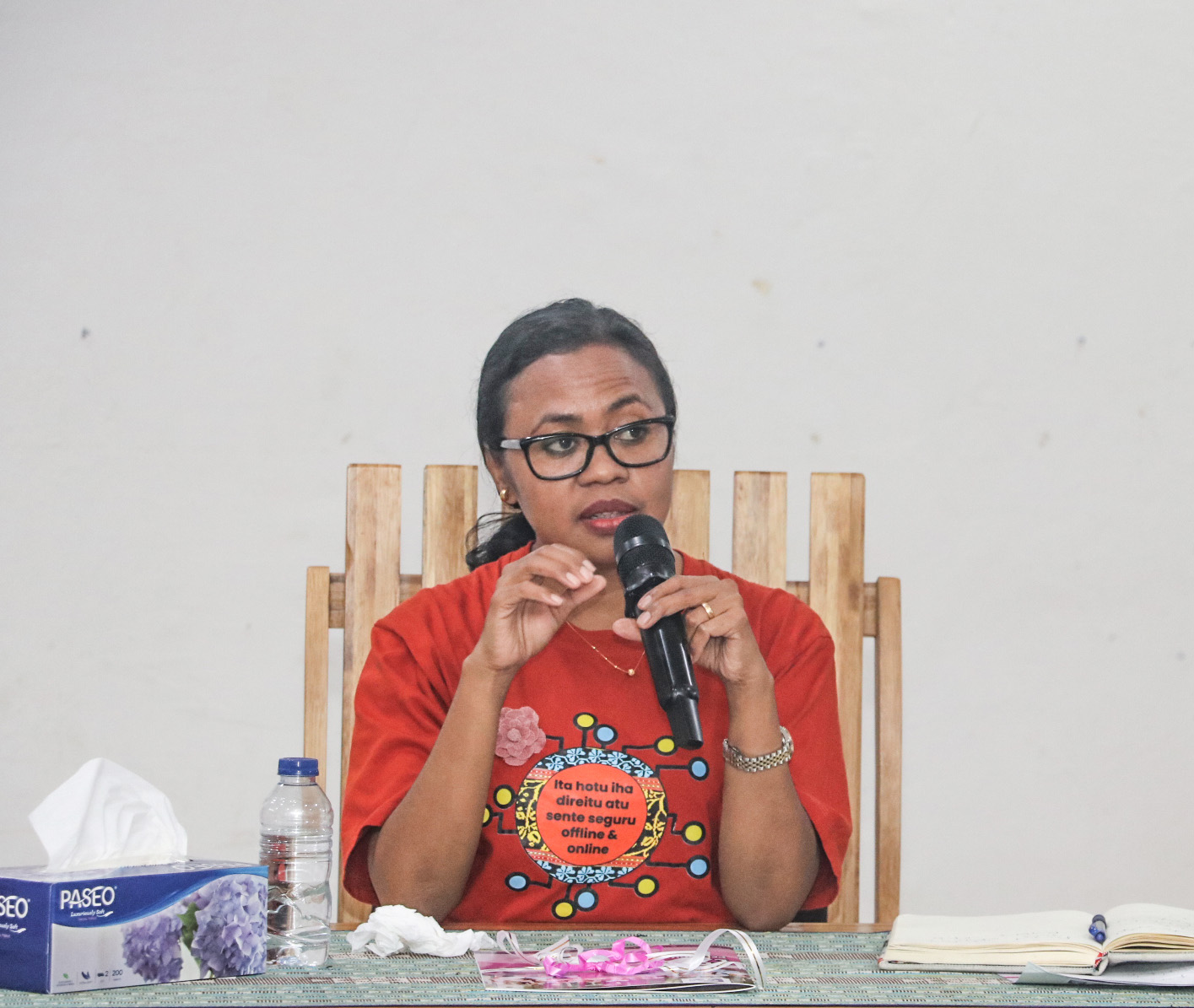 S.E SEKRETARIA ESTADU BA IGUALDADE-SEI, ELVINA SOUSA CARVALHO, OHIN HALO DISKUSAUN HAMUTUK HO REPREZENTANTE ESTUDANTE NO LABARIK-FETO HUSI MUNISIPIU 12 NO RAEOA