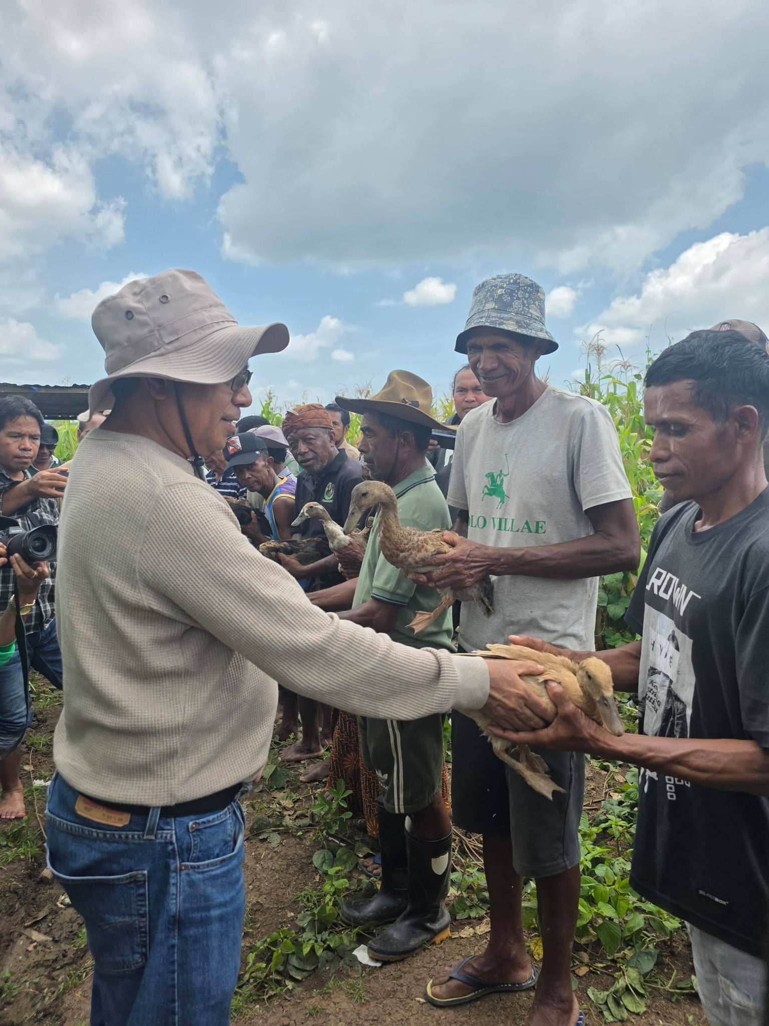 MAPPF ENTREGA PATO MAREKO BA GRUPU AGRIKULTÓR ATU KOMBATE PESTE KARAKOL  IHA  NATAR MALIANA