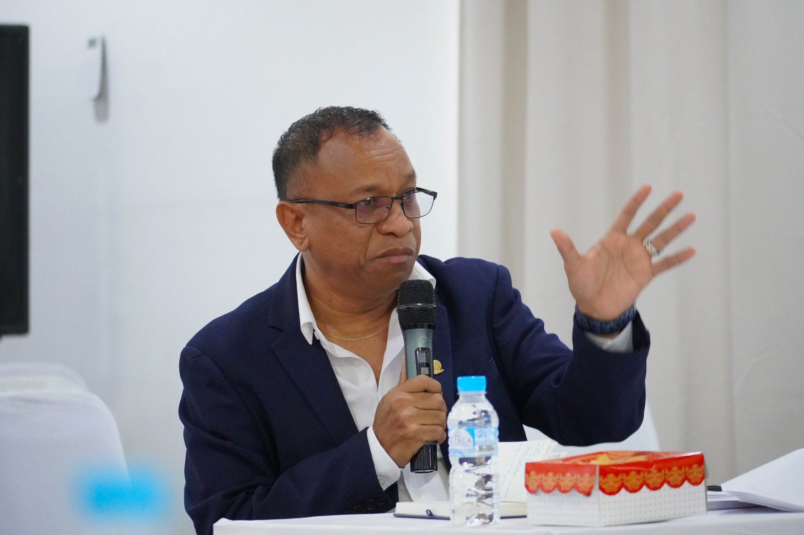 Ministru Komérsiu no Indústria Sr.Nino Pereira akompaña aprezentasaun husi PT. Metaforma Consultant JV Arclen Consultan Unipessoal Lda,  kona-ba Draft Final Report ba Projetu Estudu Viabilidade Konstrusaun Sentru Komersial ih